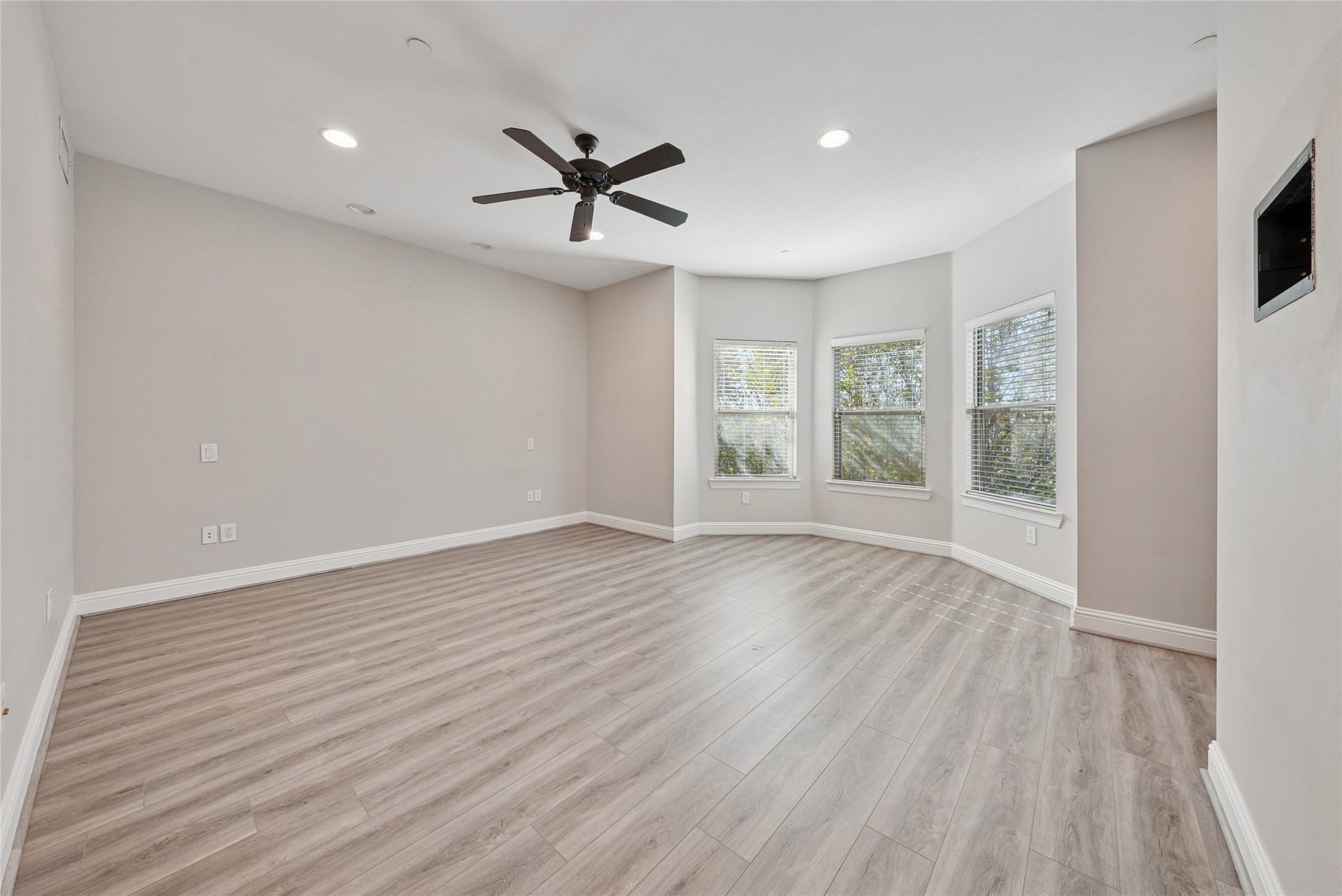 4502 Holland Avenue 205