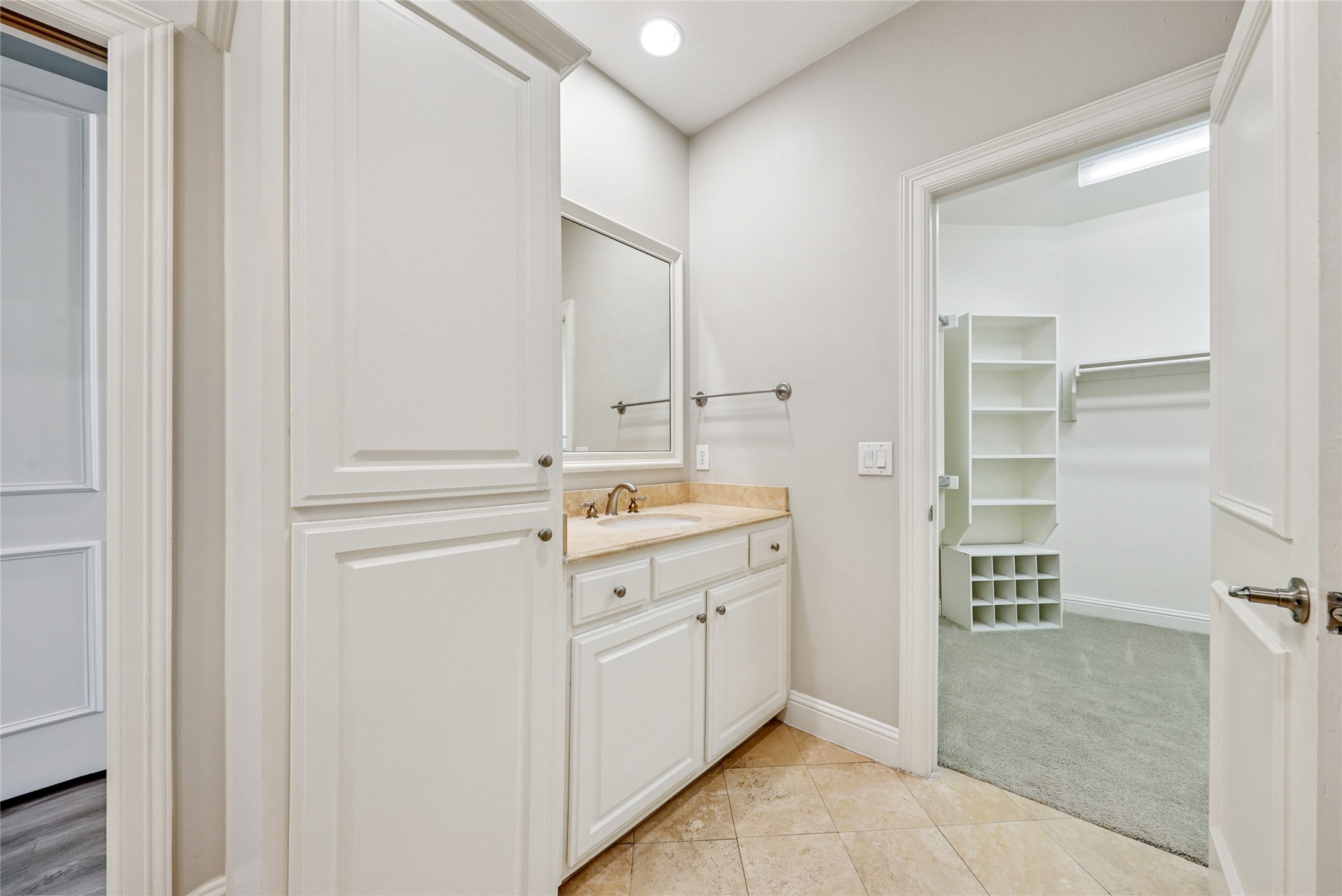 4502 Holland Avenue 205