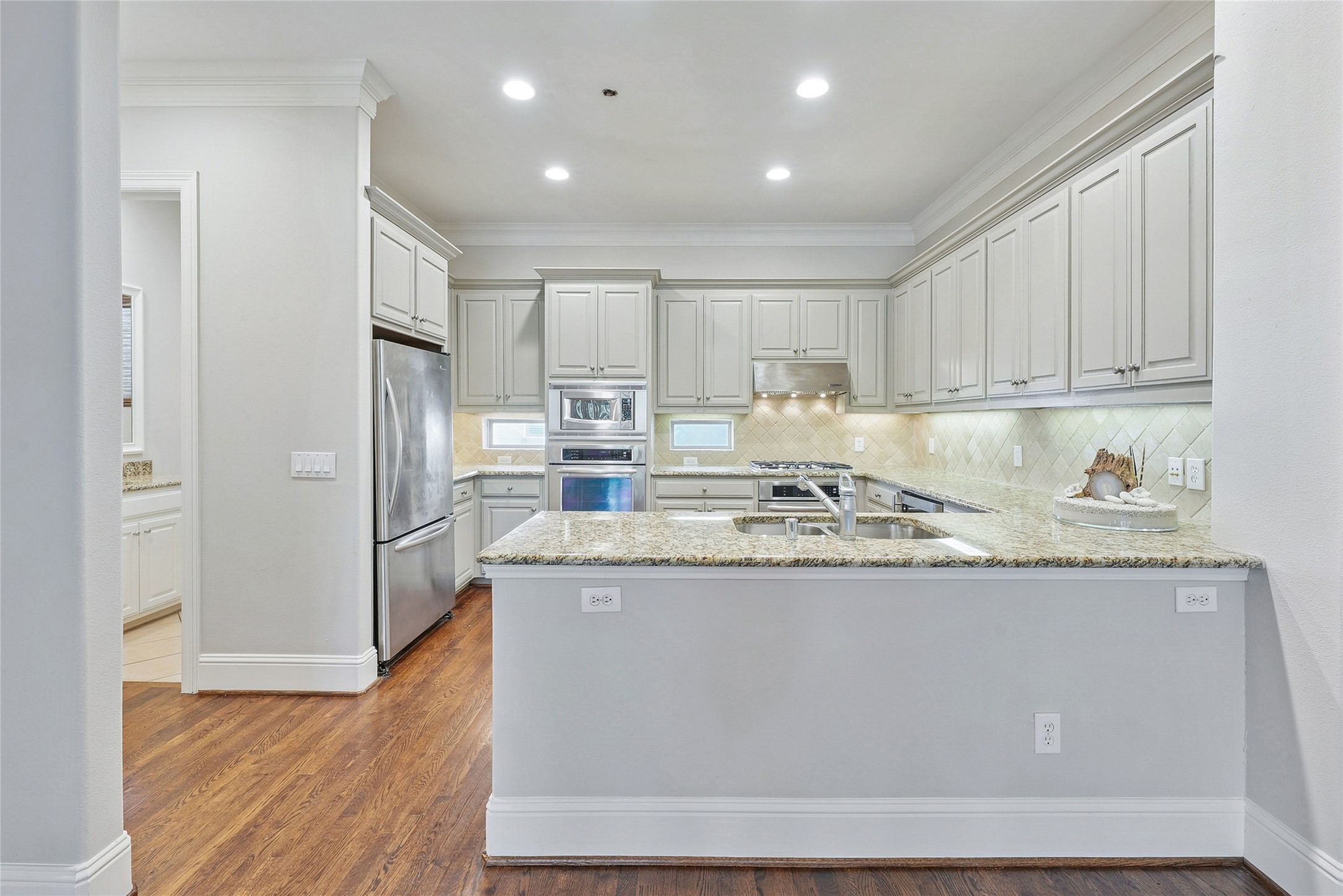 4502 Holland Avenue 205