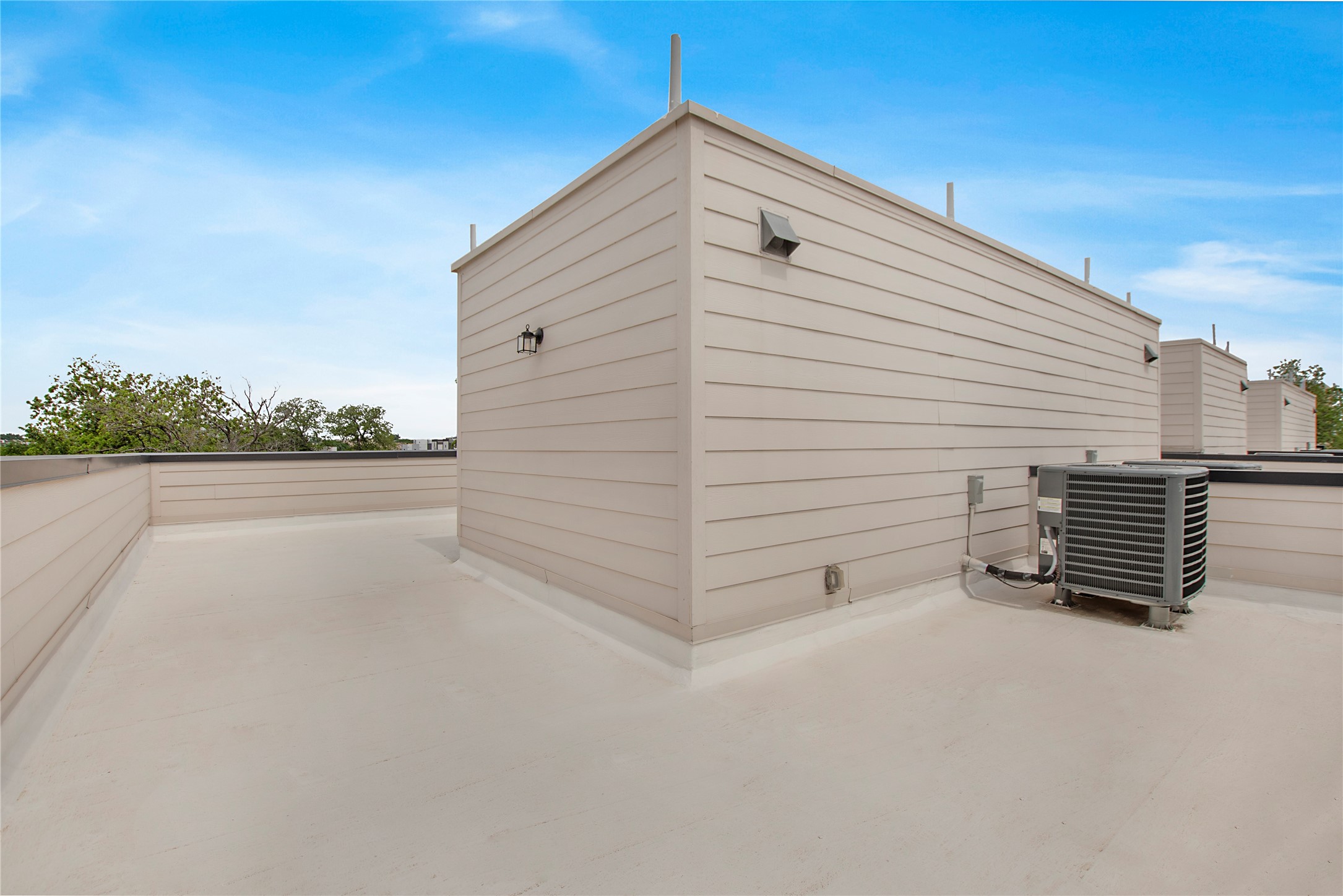 4205 Roseland Avenue 205