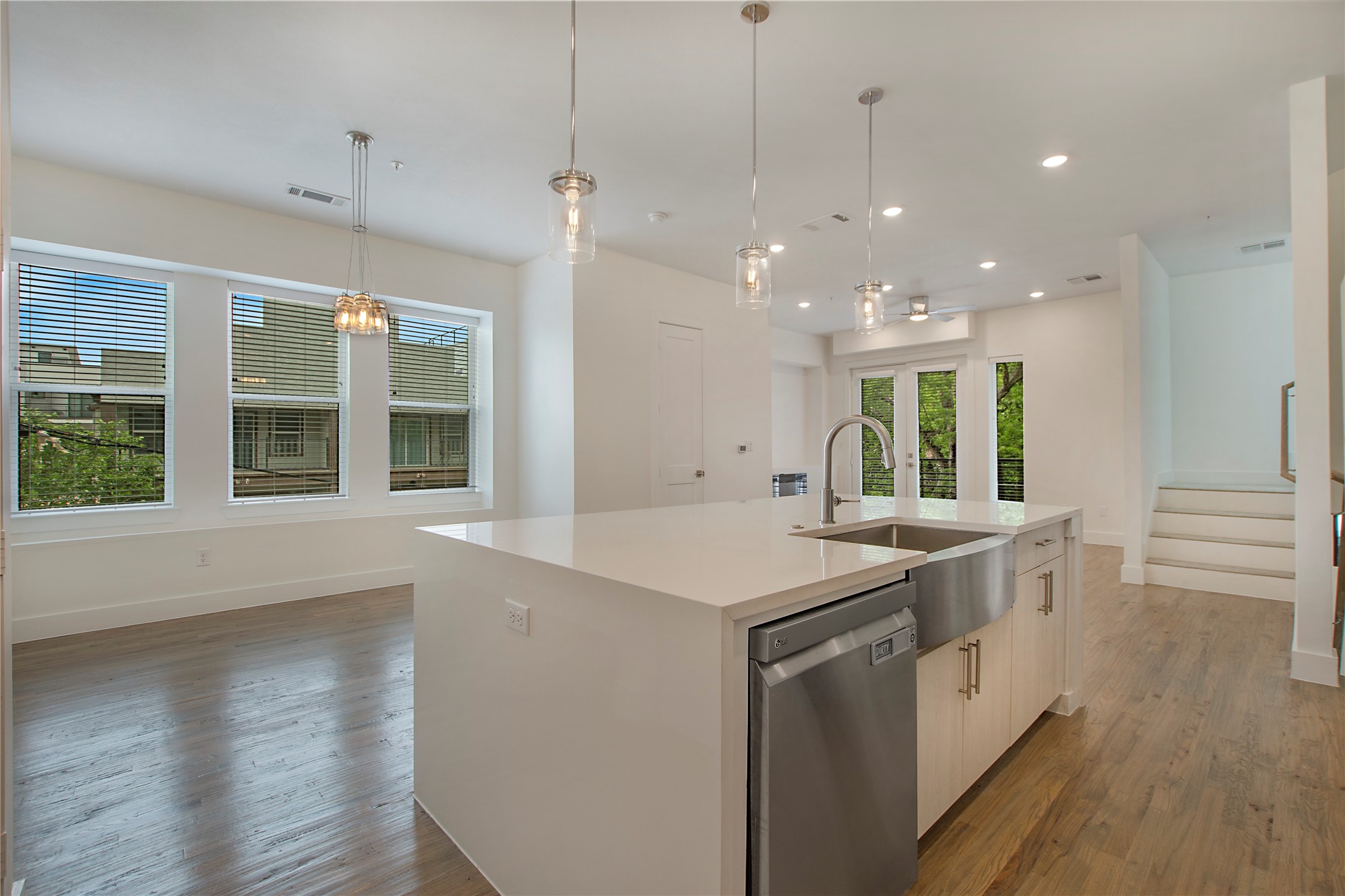 4205 Roseland Avenue 205