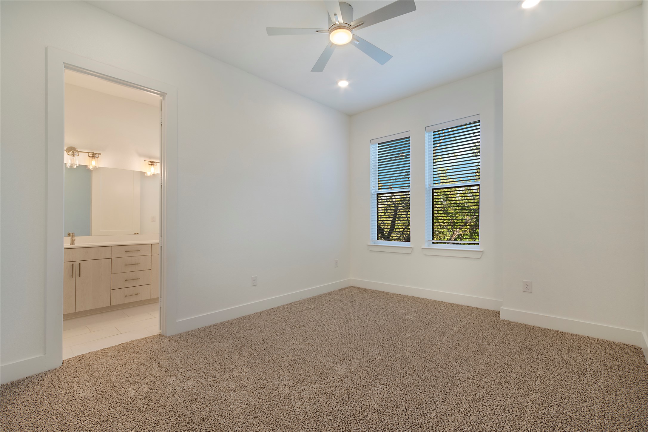 4205 Roseland Avenue 205