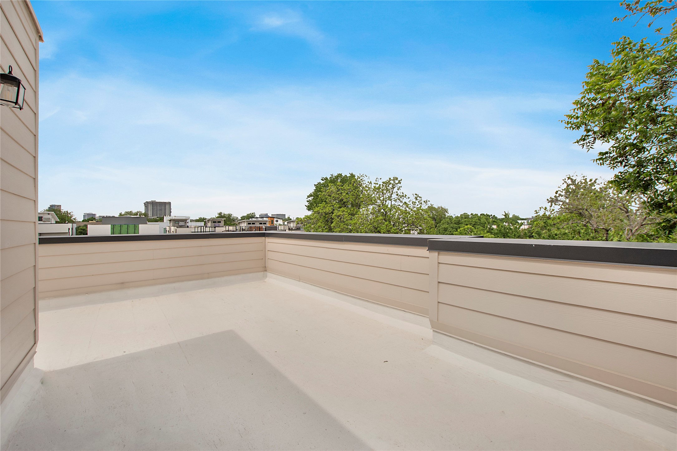 4205 Roseland Avenue 205