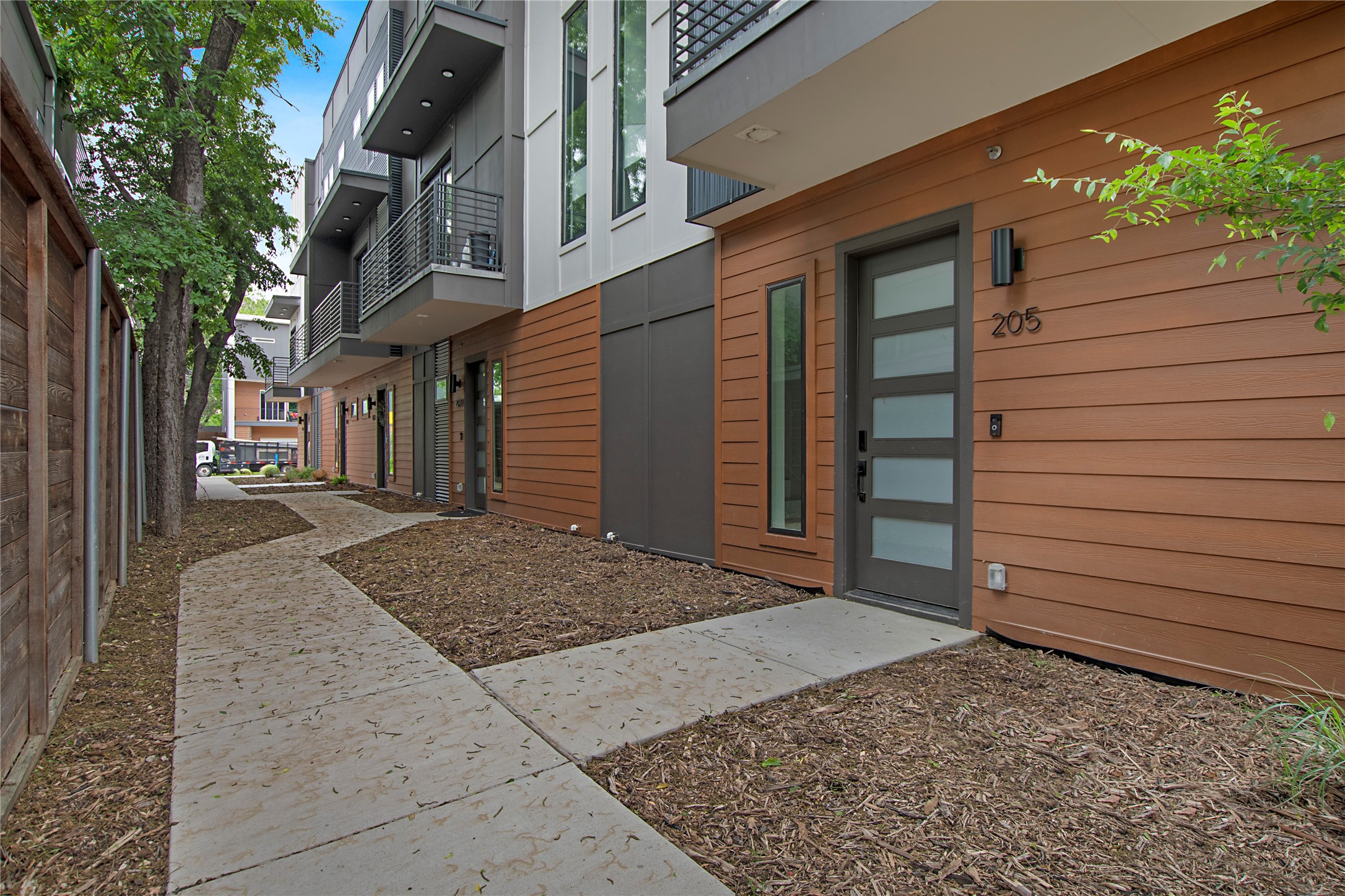 4205 Roseland Avenue 205