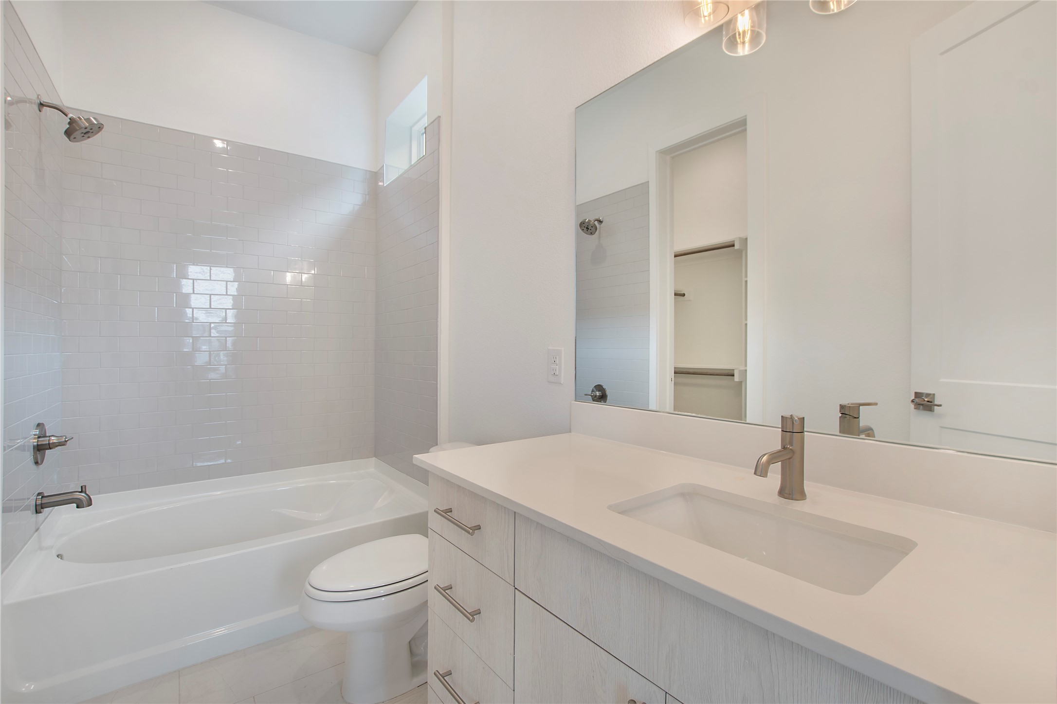 4205 Roseland Avenue 205