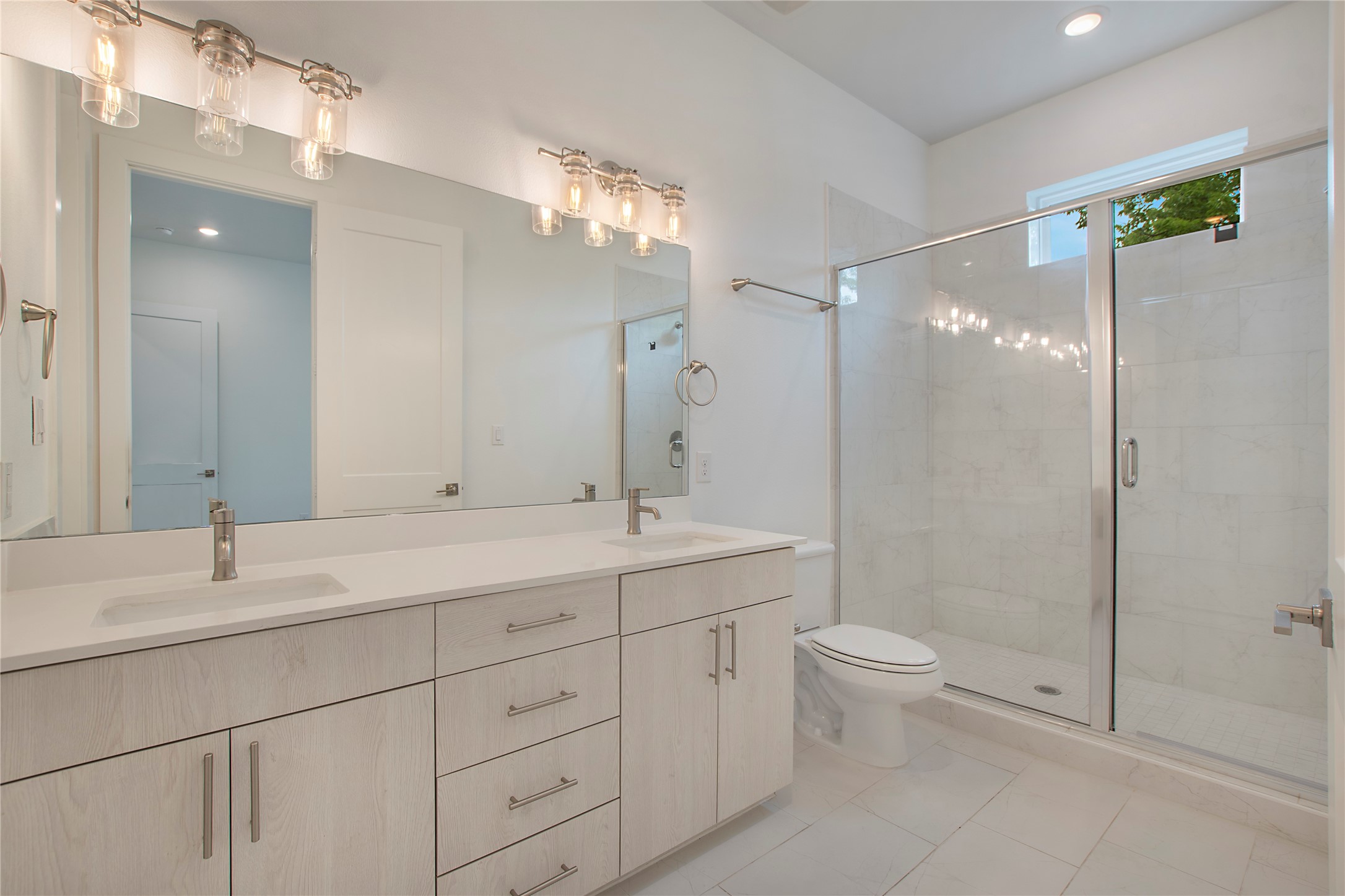 4205 Roseland Avenue 205