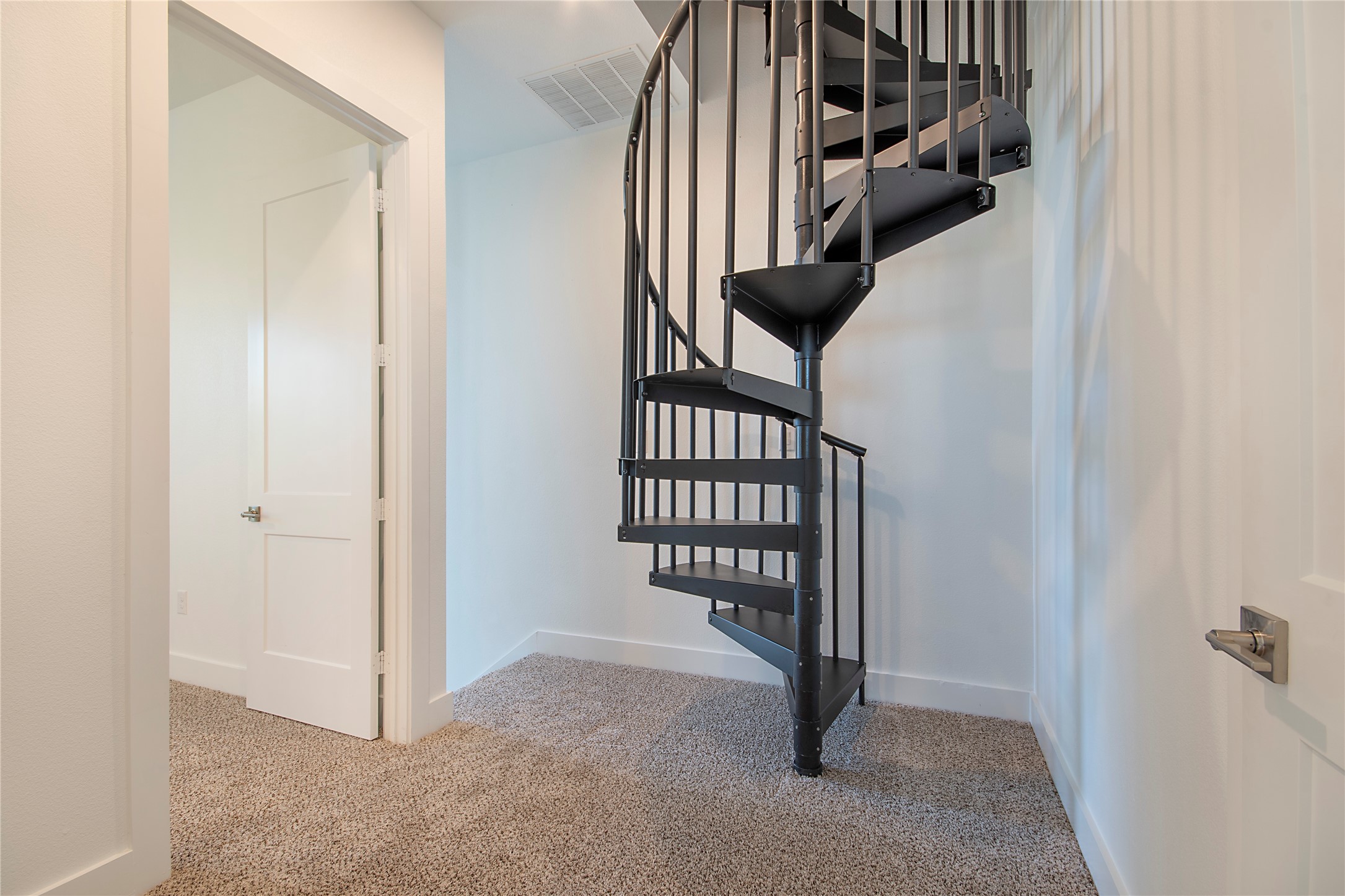 4205 Roseland Avenue 205