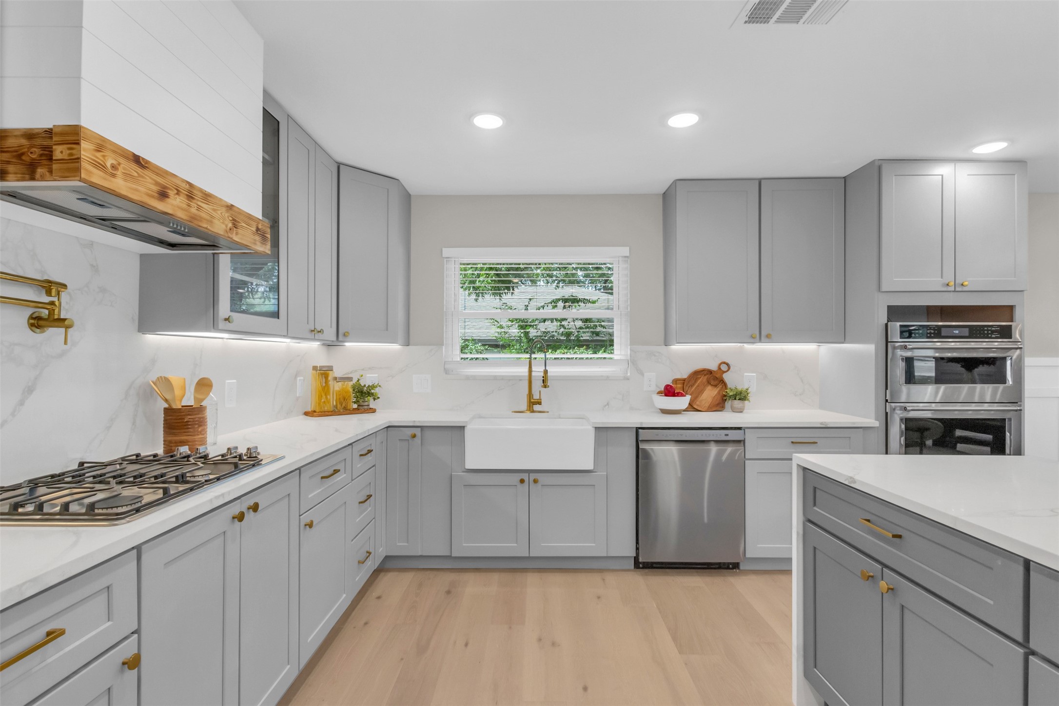 11107 Hillcrest Road