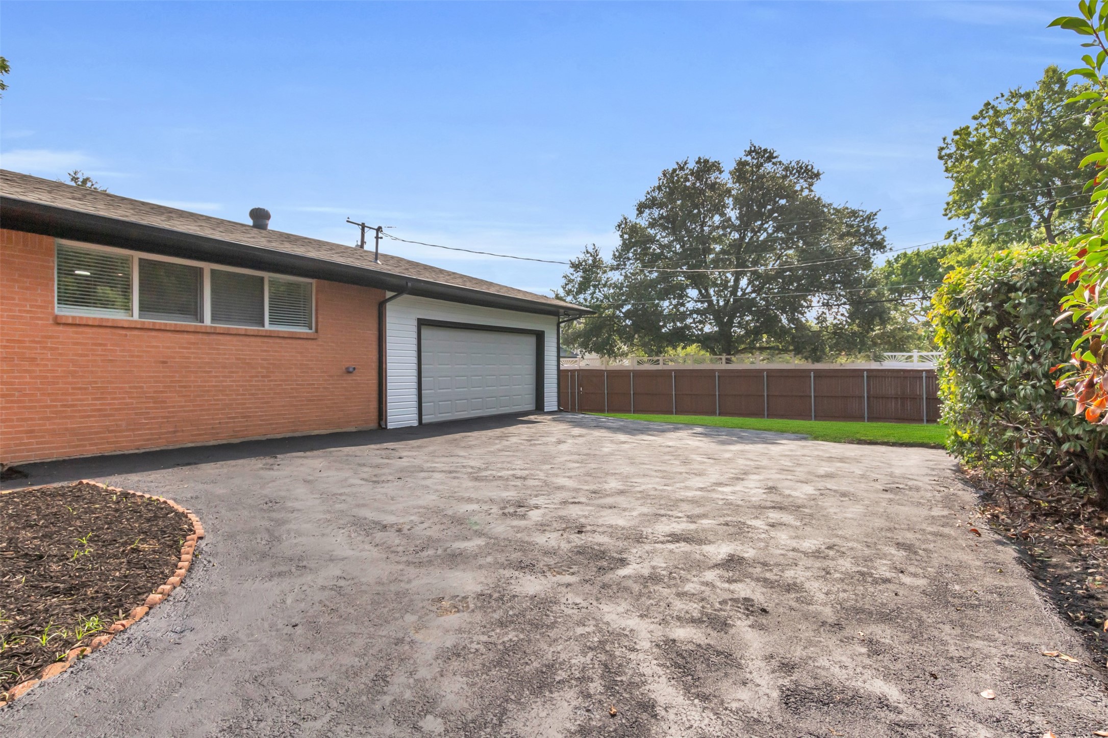 11107 Hillcrest Road