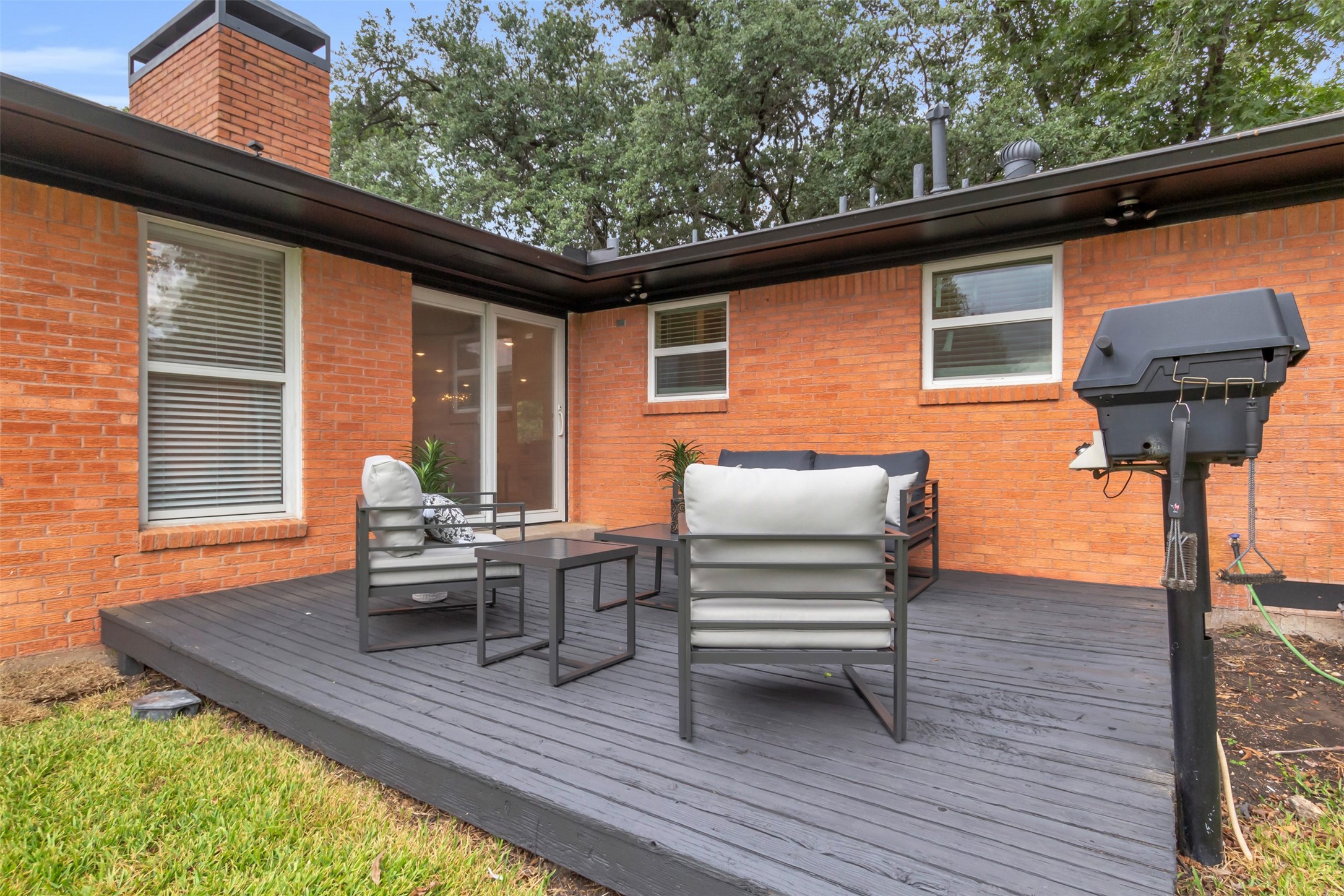 11107 Hillcrest Road