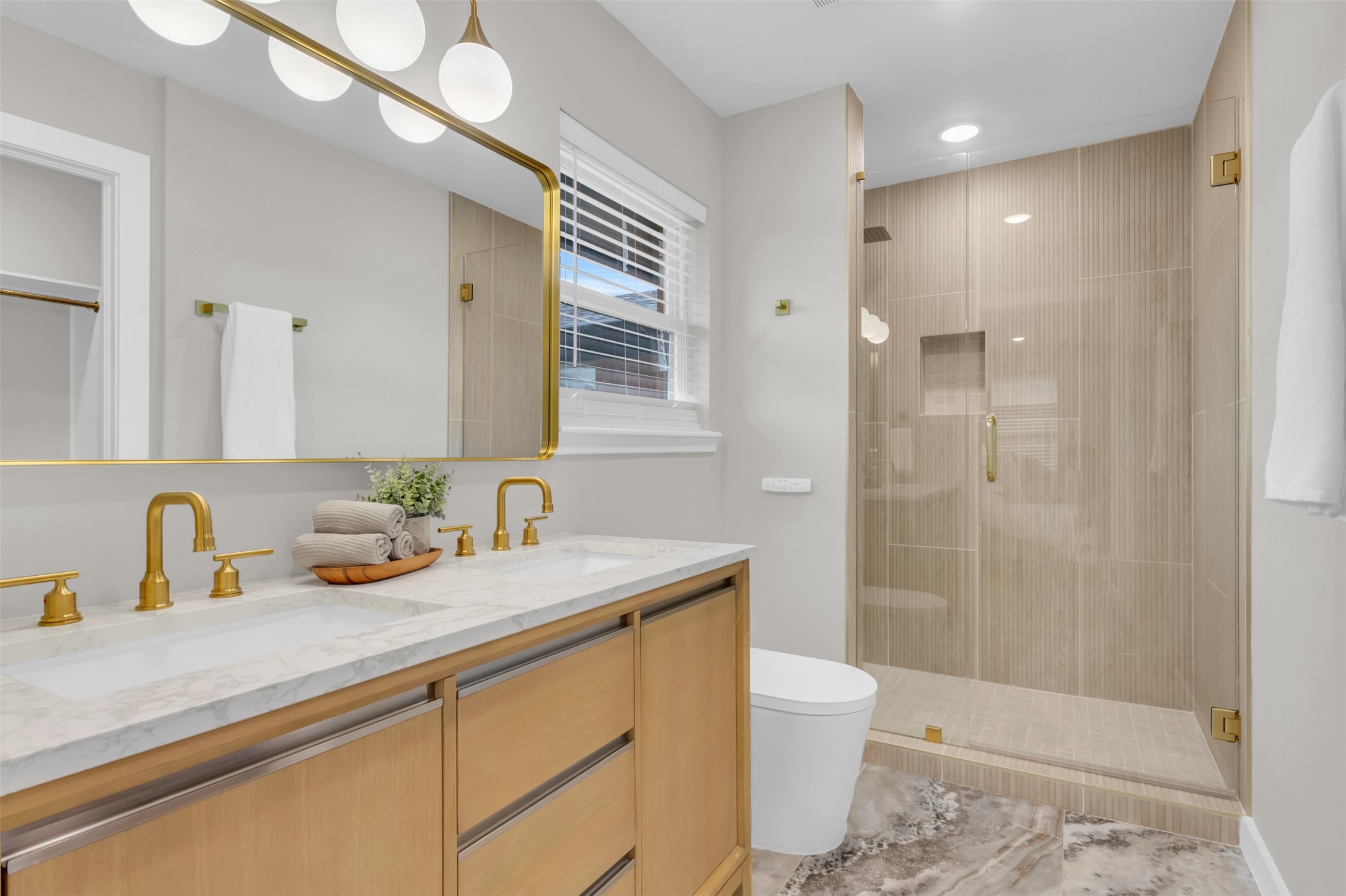 11107 Hillcrest Road