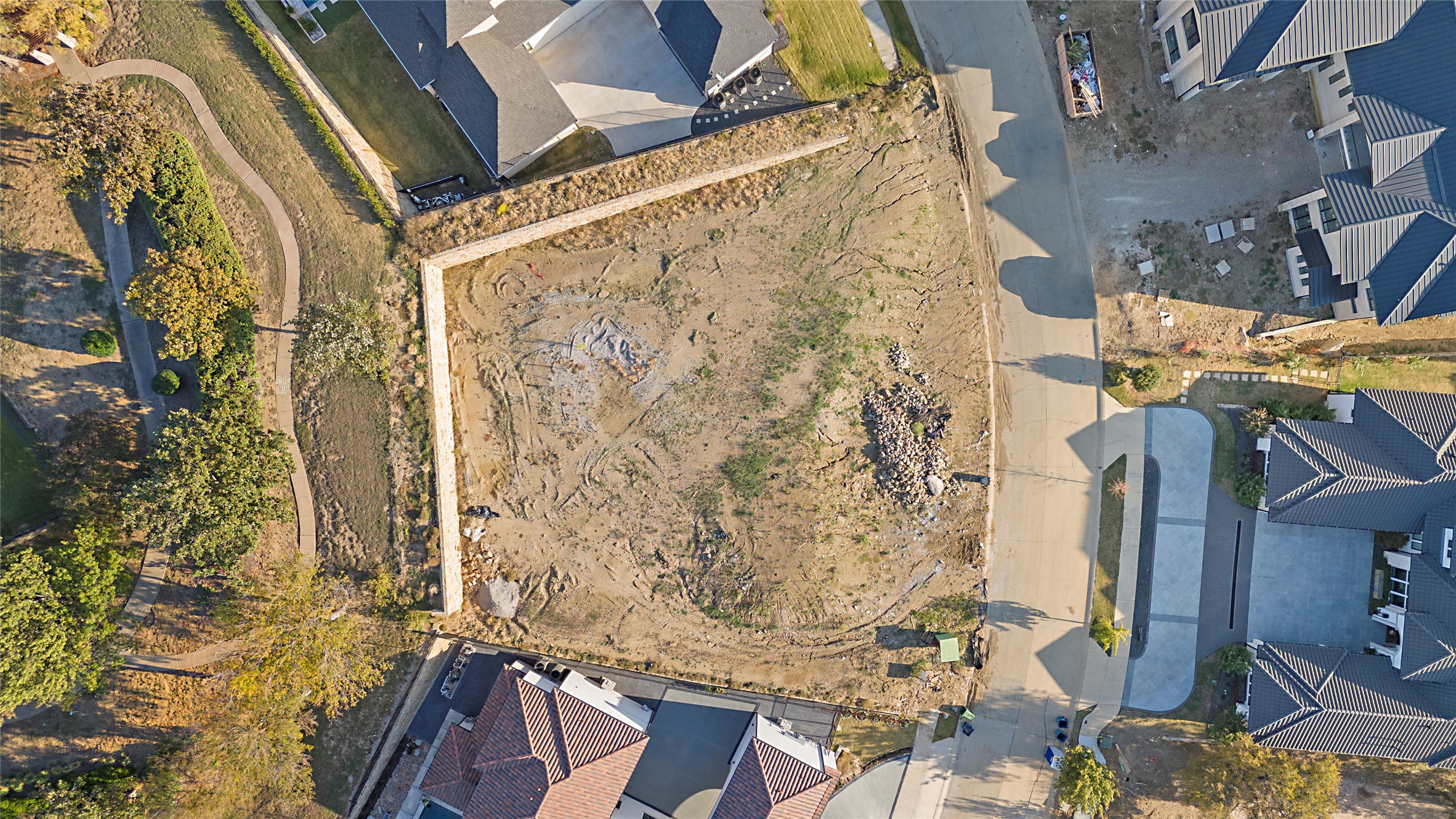 2316 Silver Table Drive