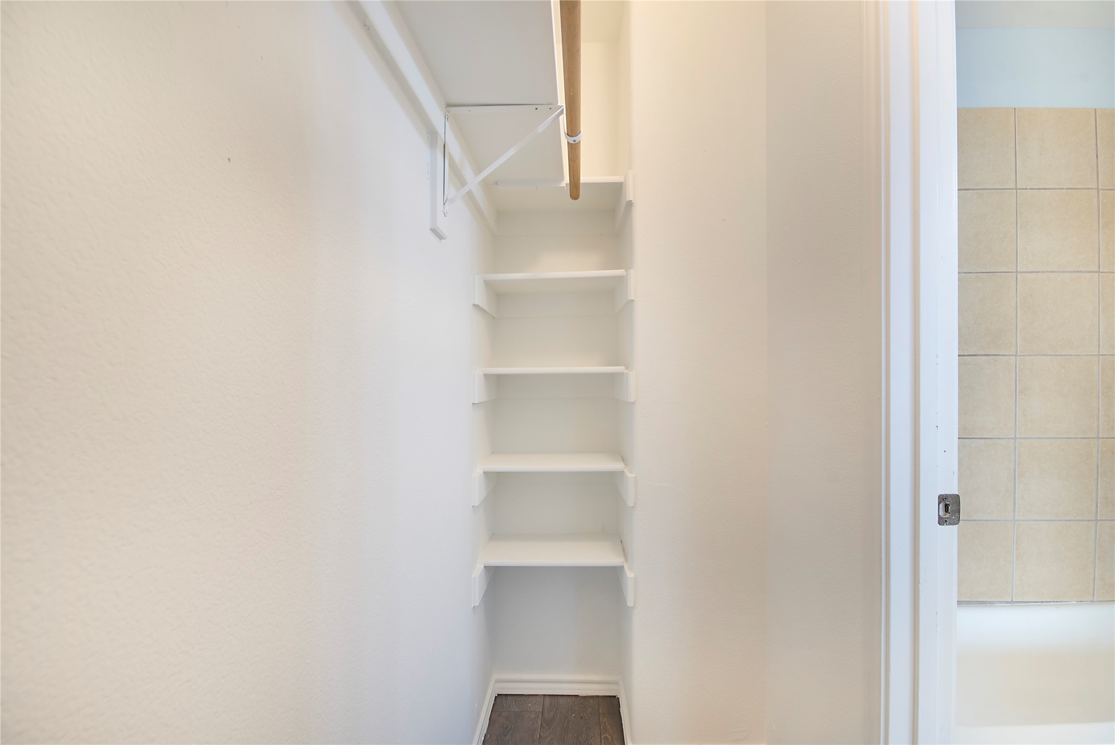 1437 N Bluegrove Road