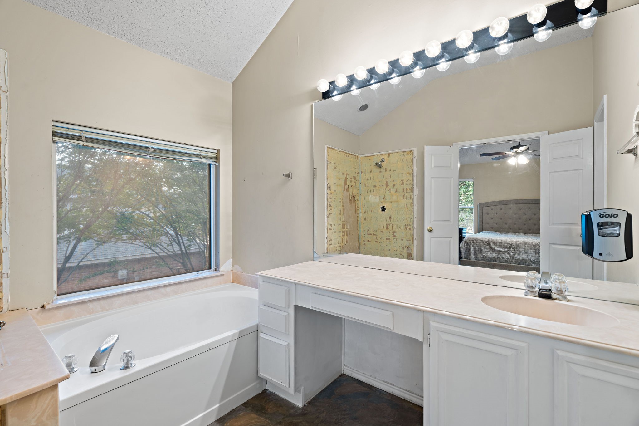 311 Georgian Oak Court