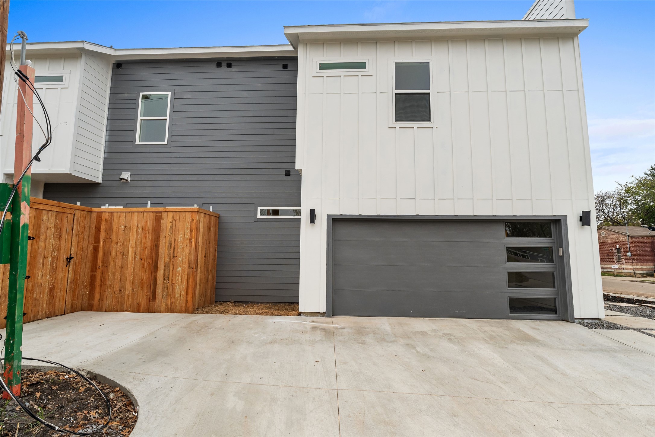 402 S Henderson Avenue