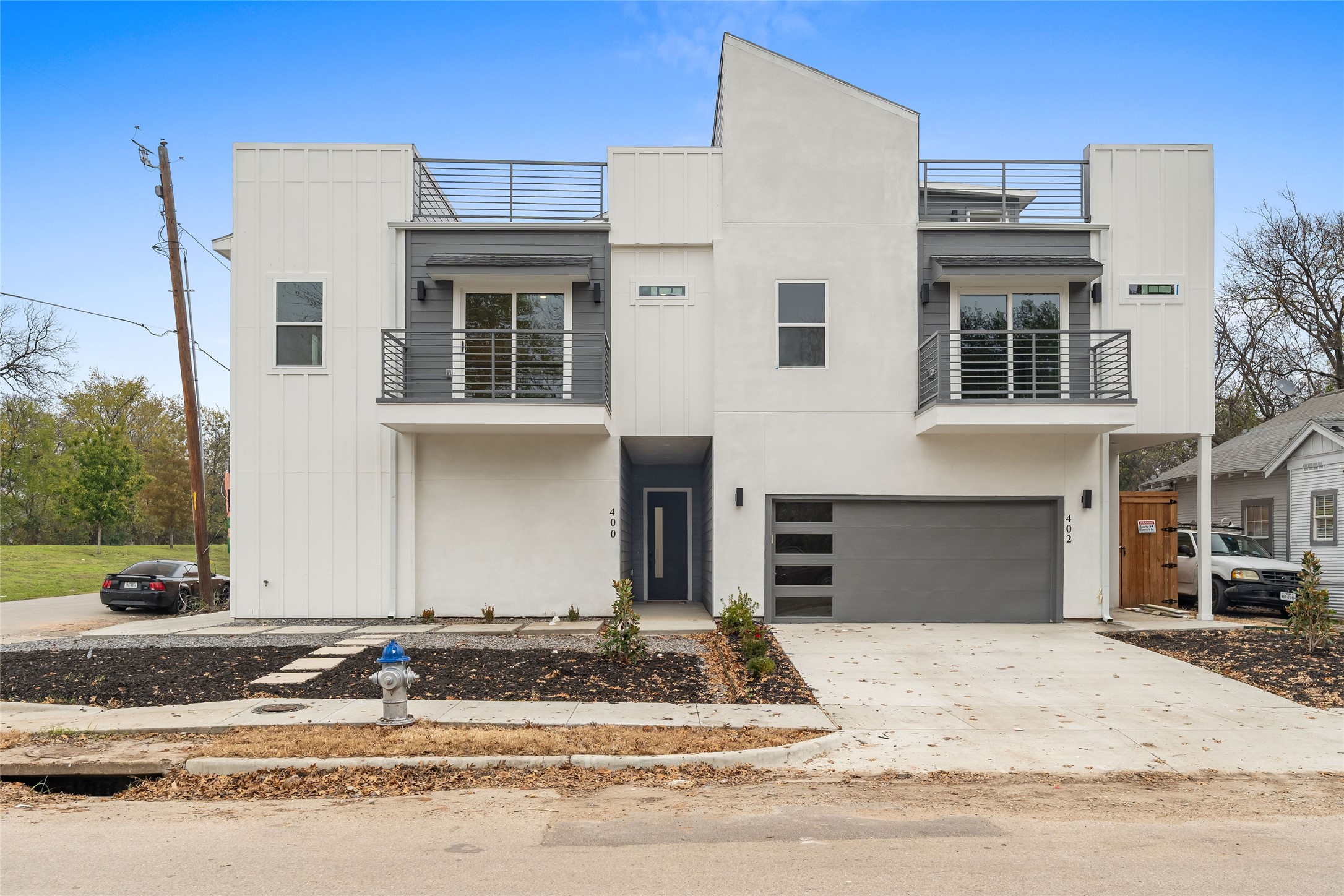 402 S Henderson Avenue