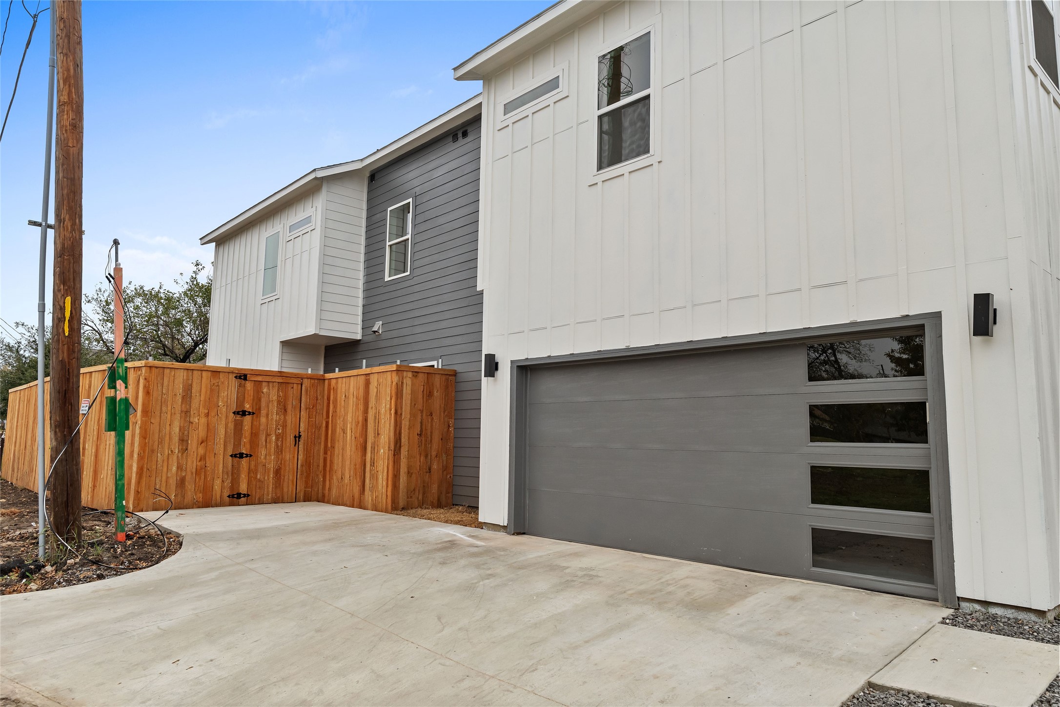 402 S Henderson Avenue