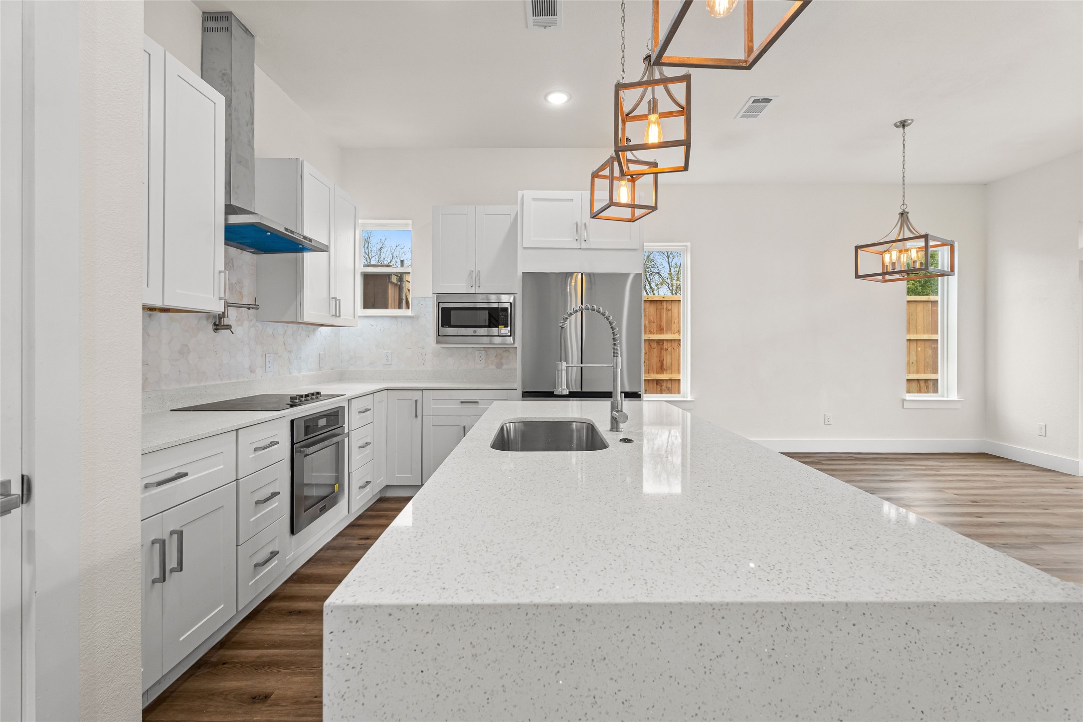 402 S Henderson Avenue