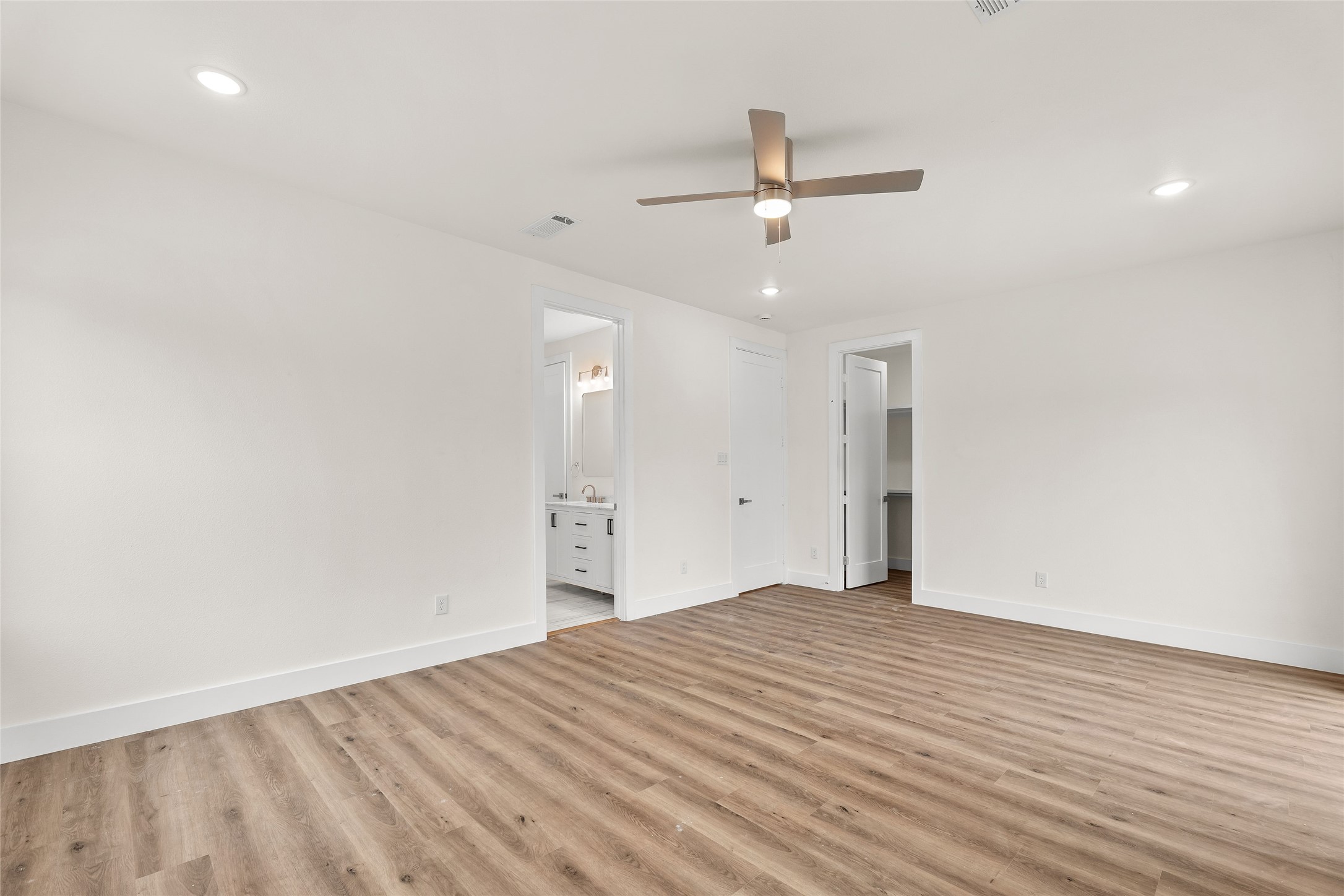 402 S Henderson Avenue