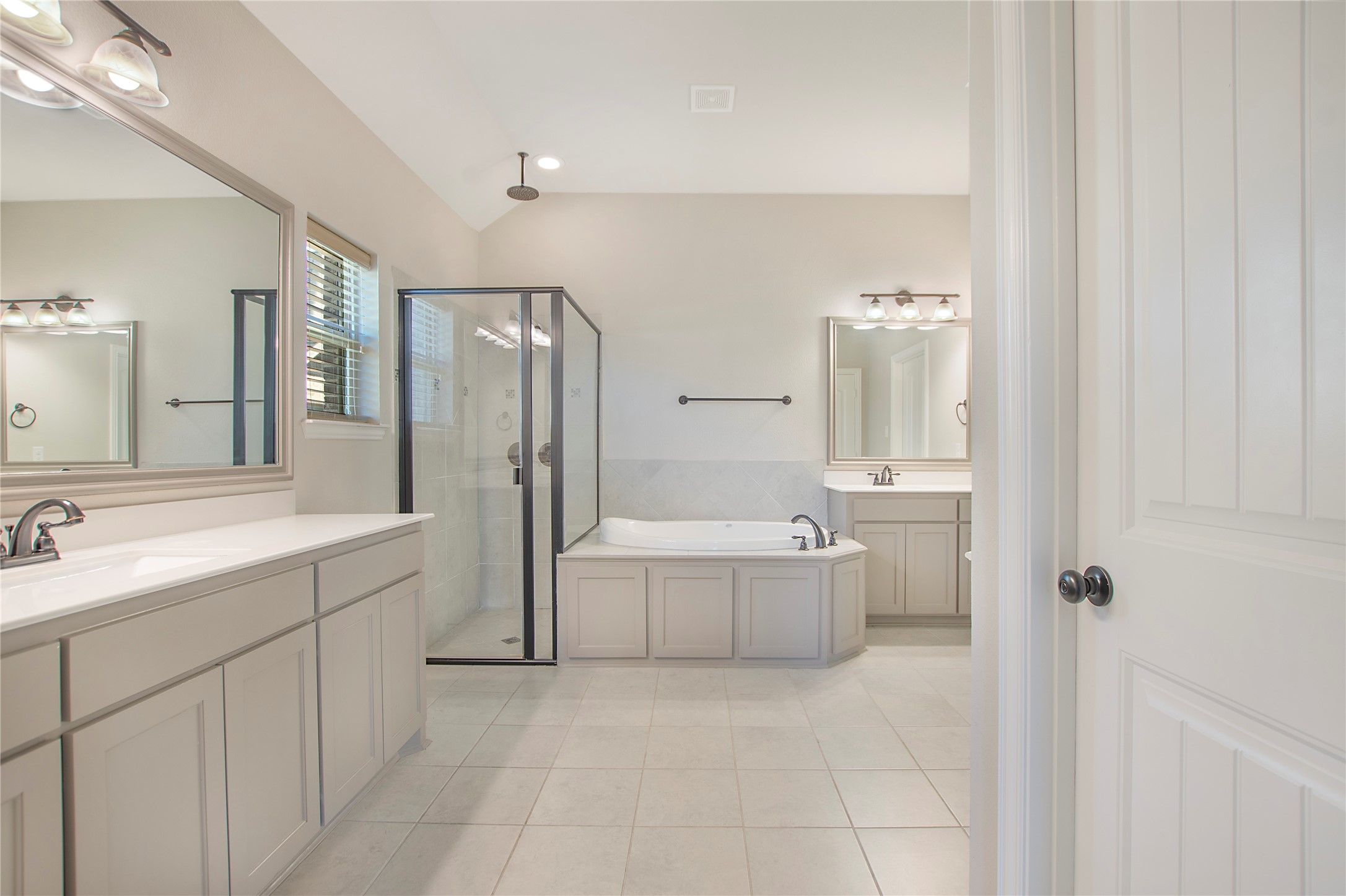 2811 Diamond Ridge Drive