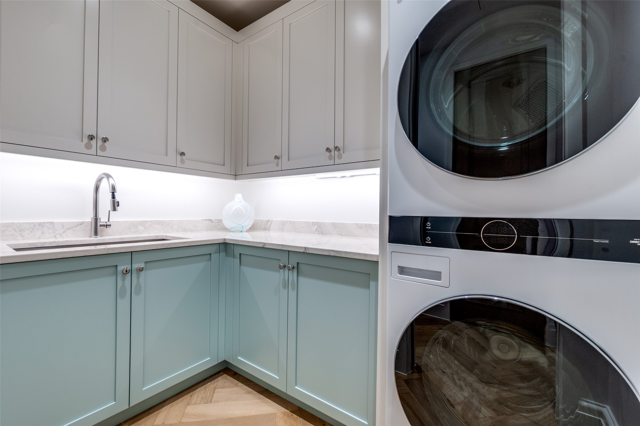 2408 Victory Park Lane 1442