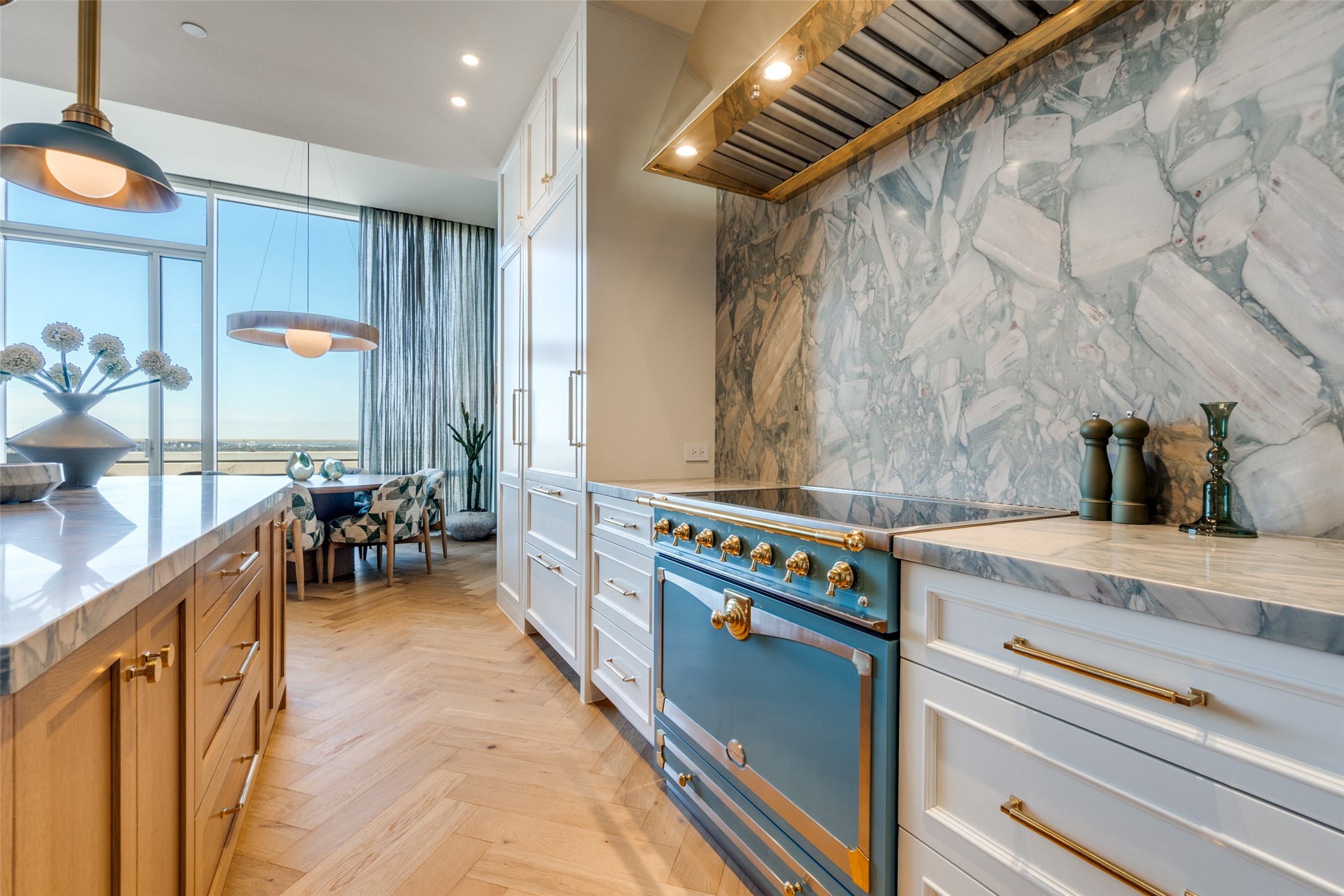 2408 Victory Park Lane 1442