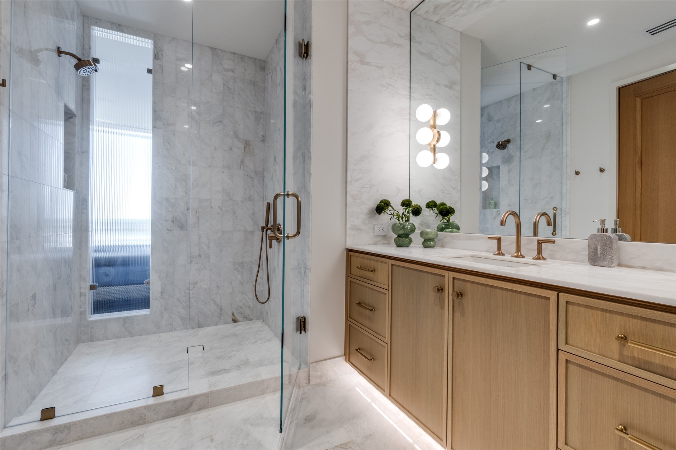 2408 Victory Park Lane 1442