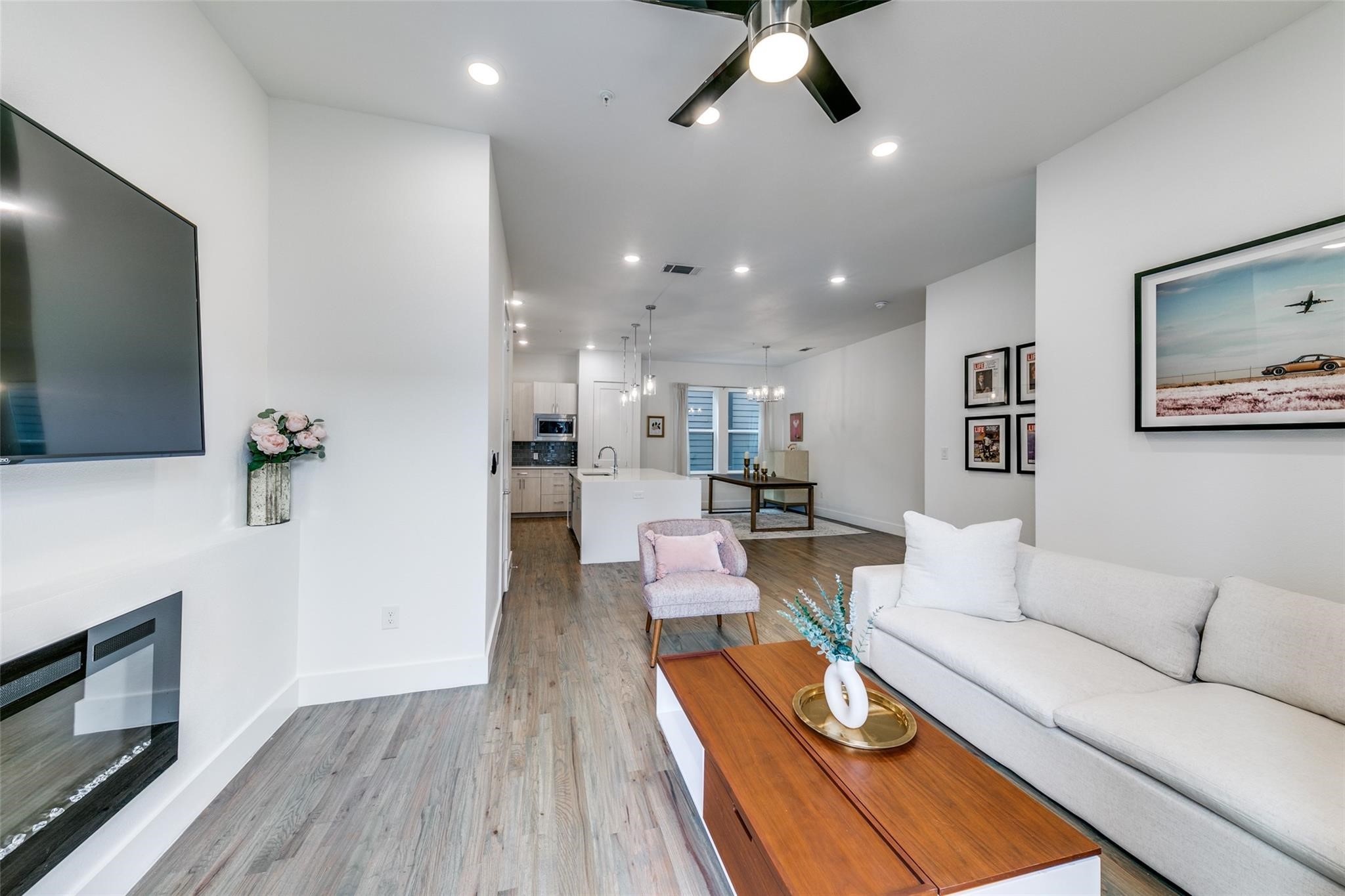 4205 Roseland Avenue 203