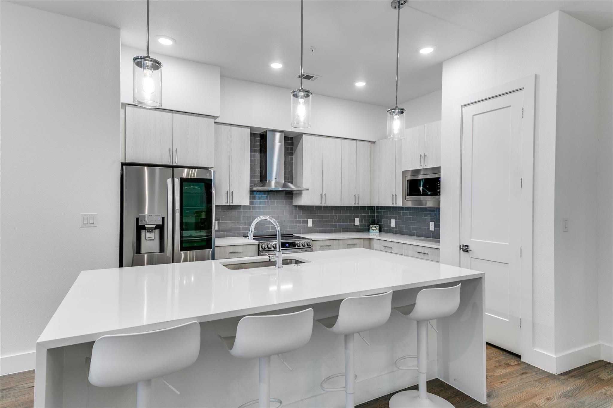 4205 Roseland Avenue 203