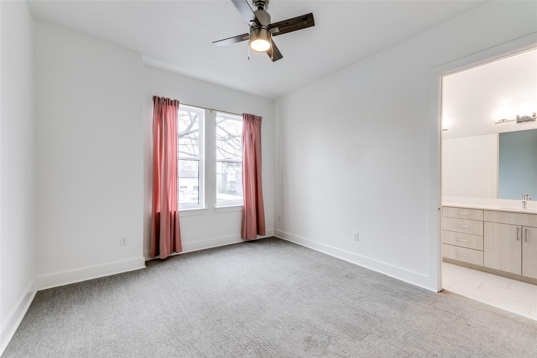 4205 Roseland Avenue 203