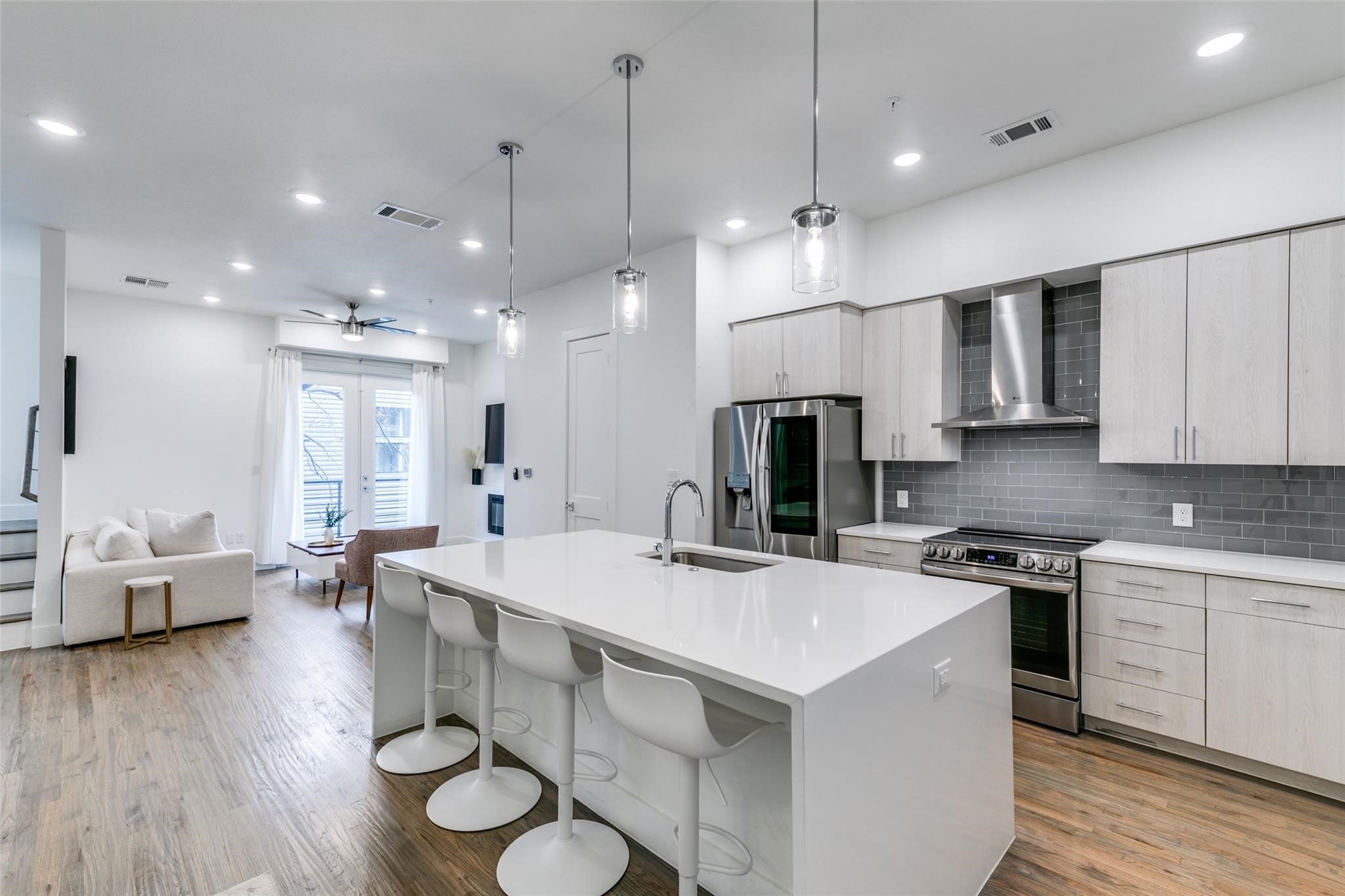 4205 Roseland Avenue 203