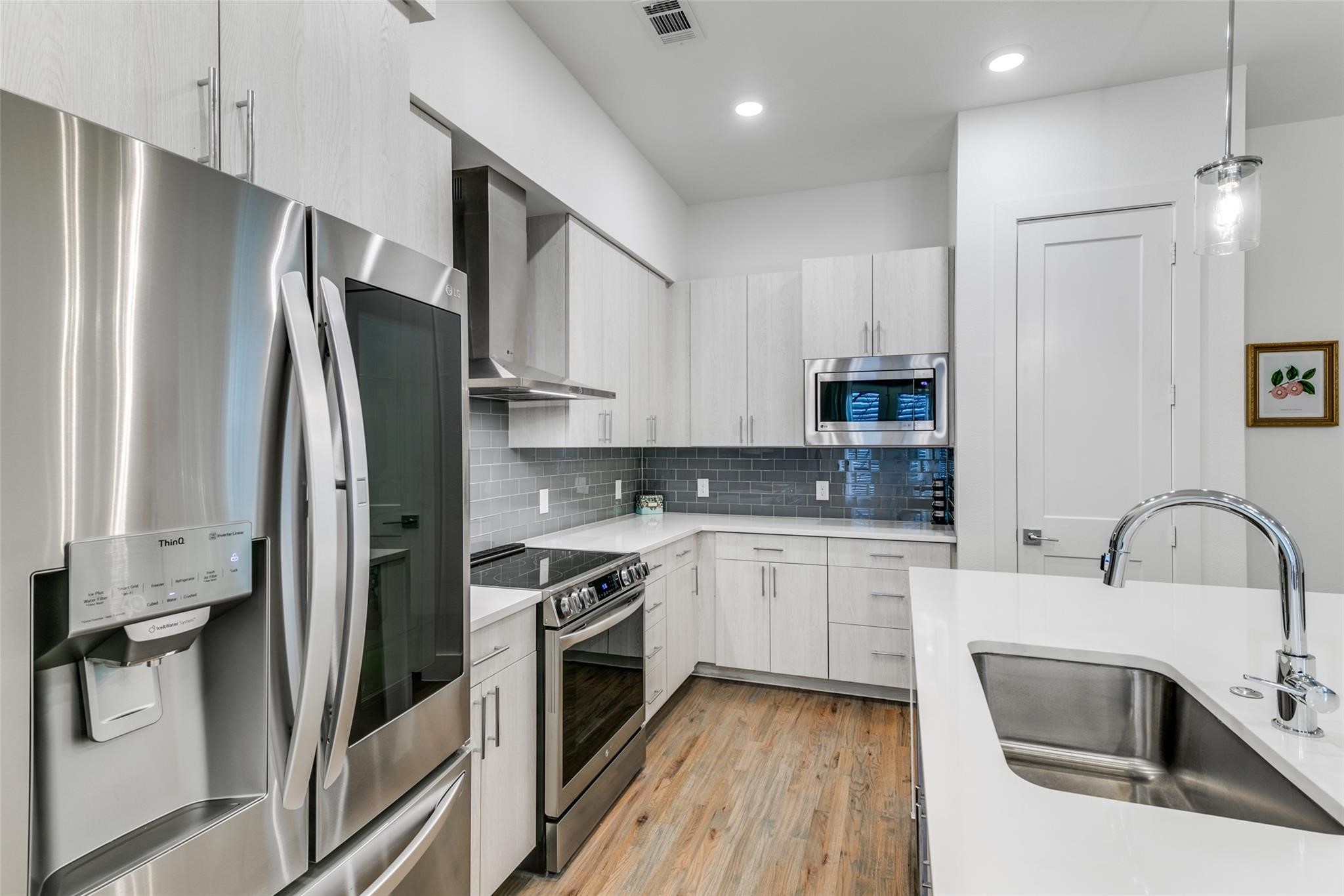 4205 Roseland Avenue 203