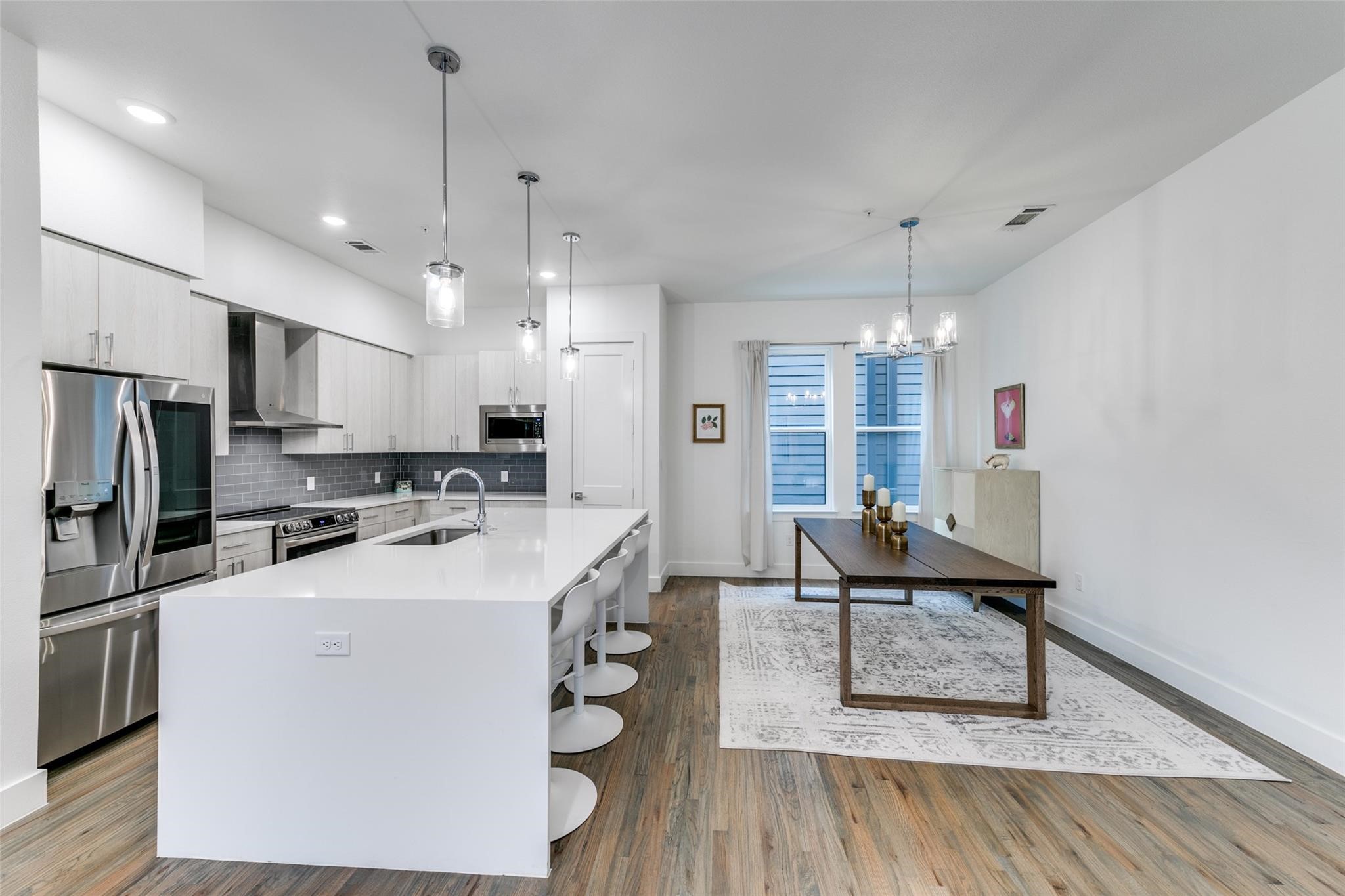 4205 Roseland Avenue 203