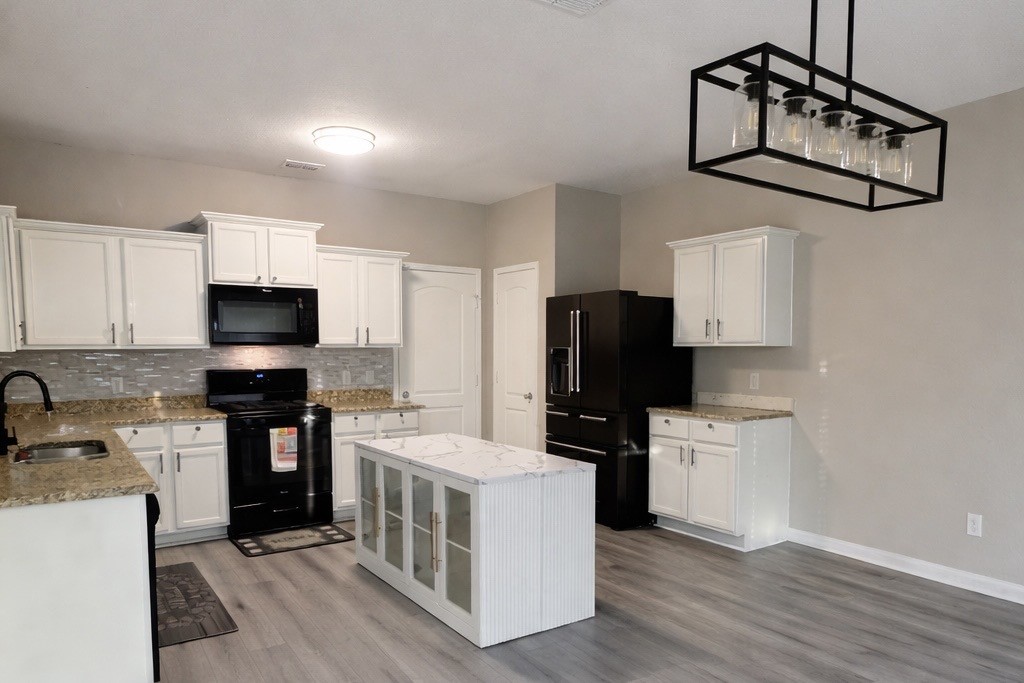 5015 Royal Springs Drive