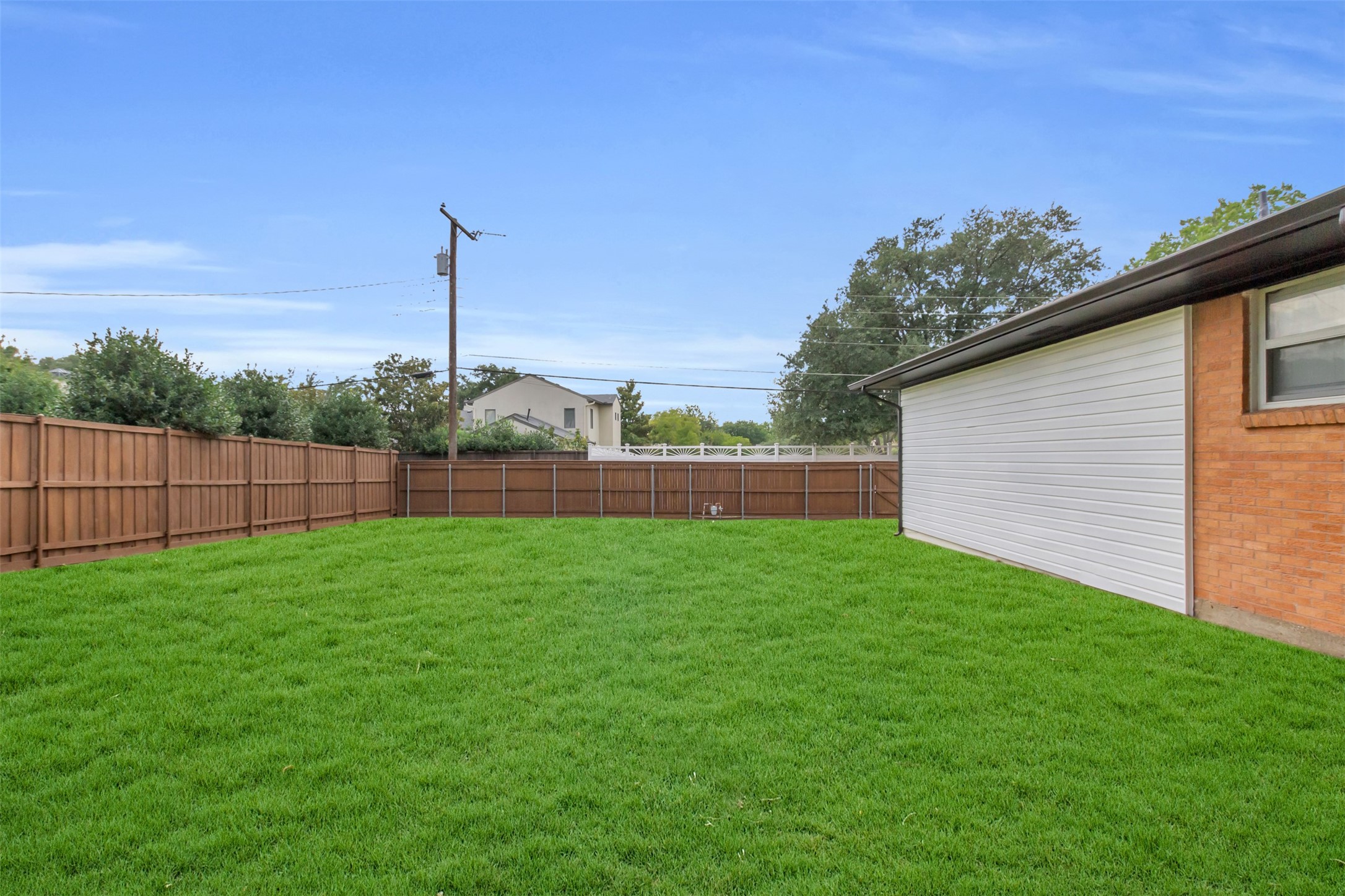 11107 Hillcrest Road