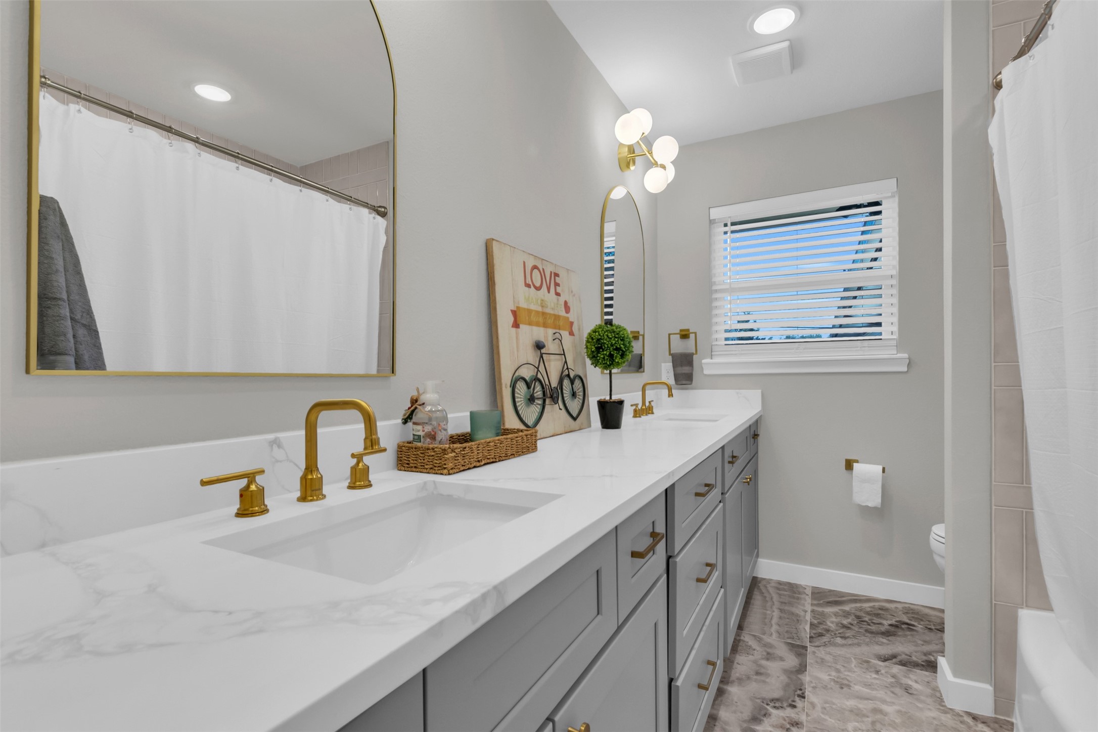 11107 Hillcrest Road