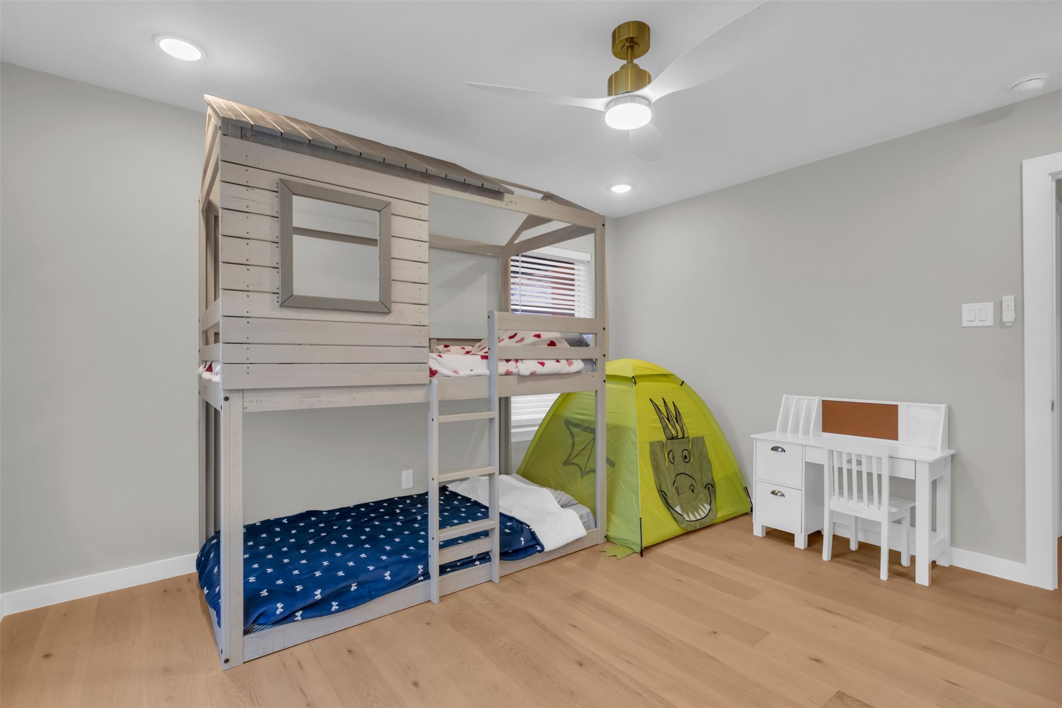 11107 Hillcrest Road