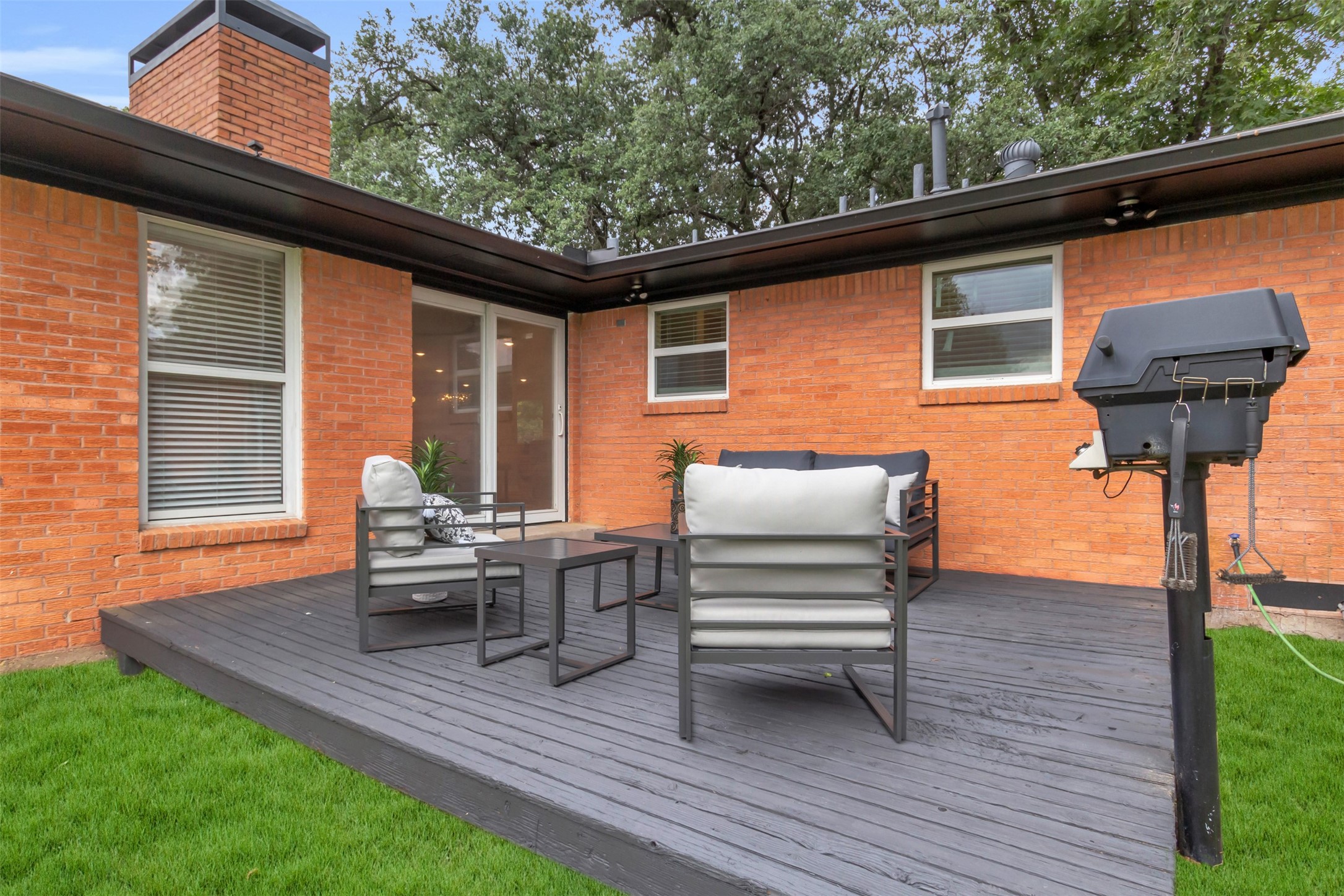 11107 Hillcrest Road