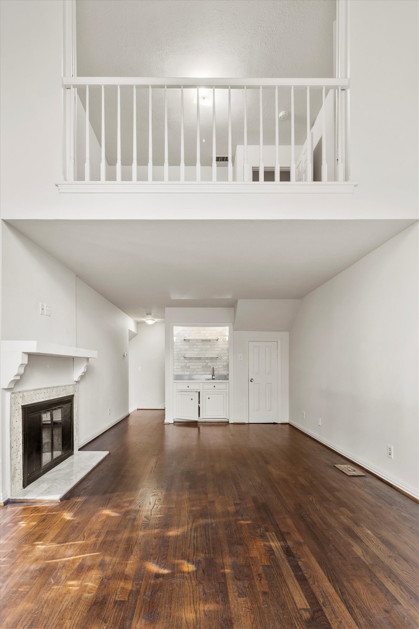 3801 S Versailles Avenue