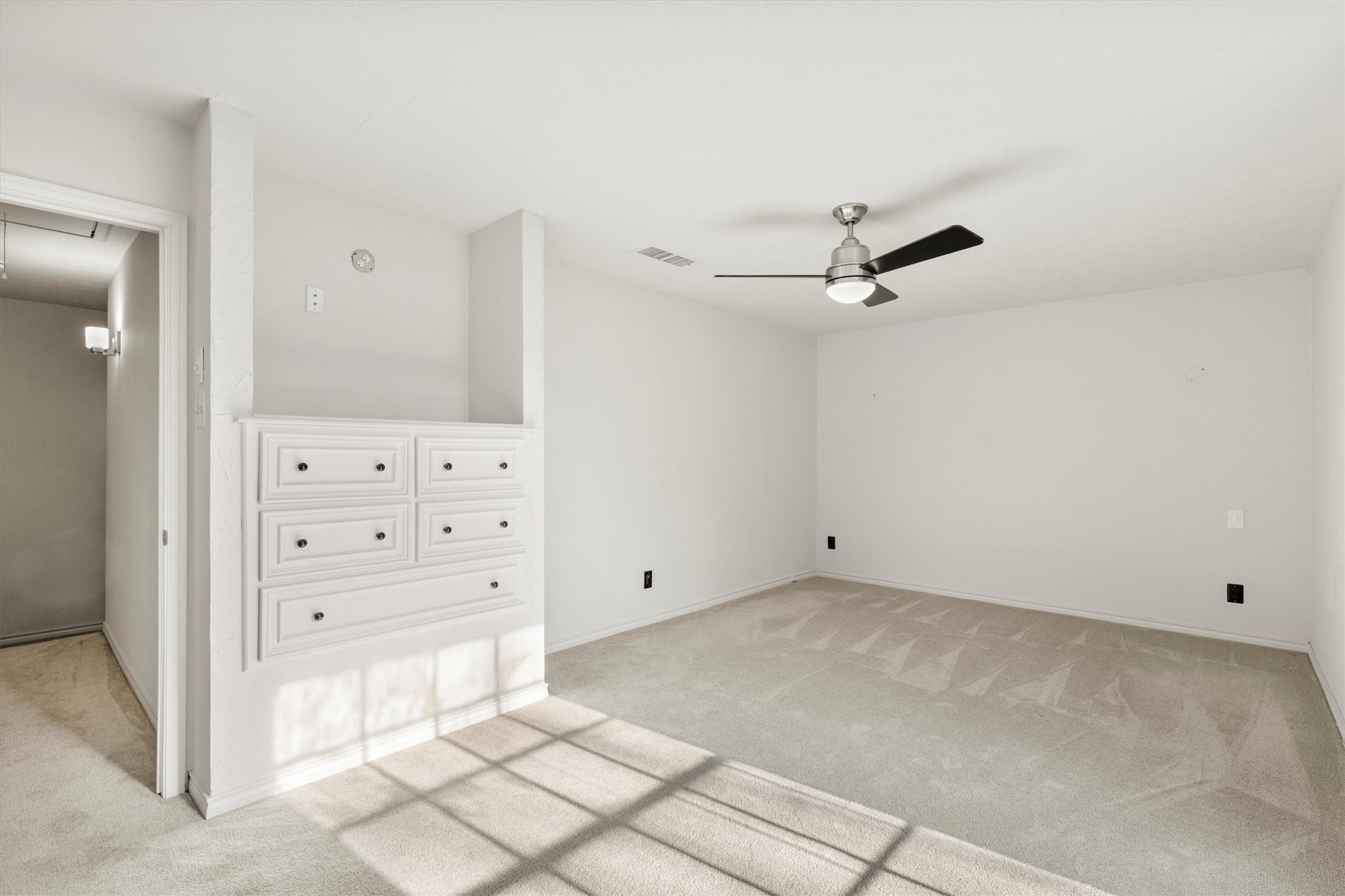 3801 S Versailles Avenue