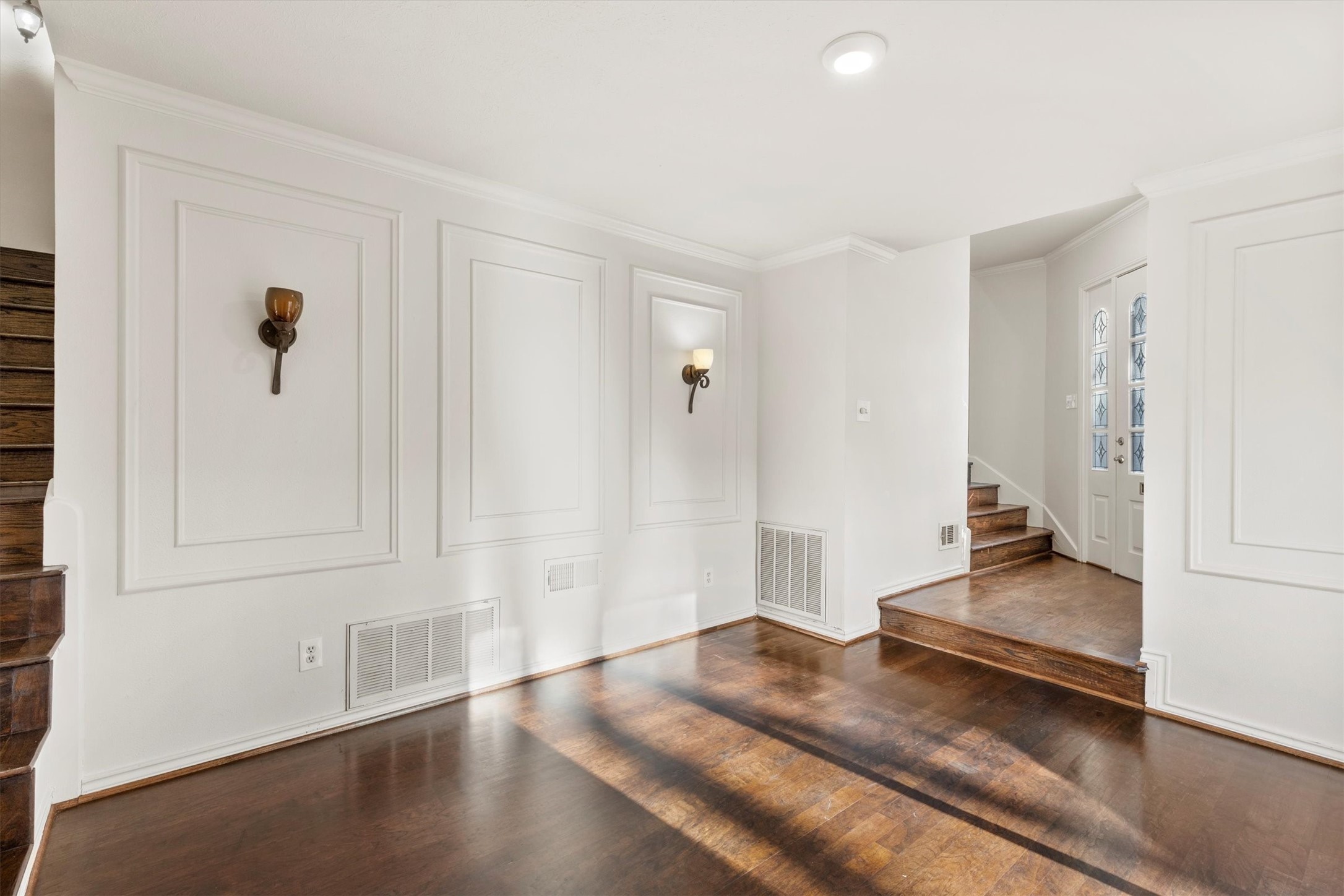 3801 S Versailles Avenue