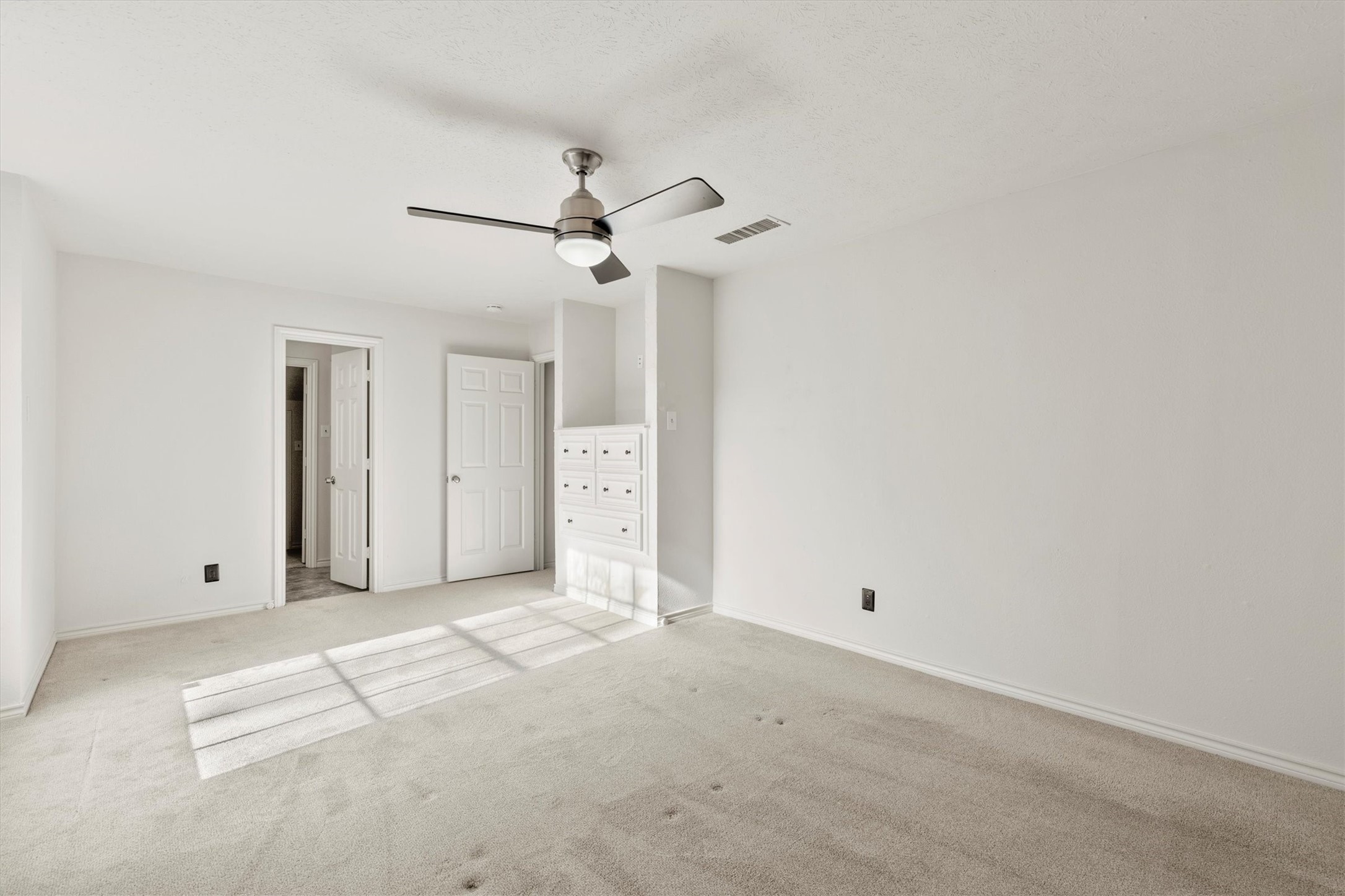 3801 S Versailles Avenue