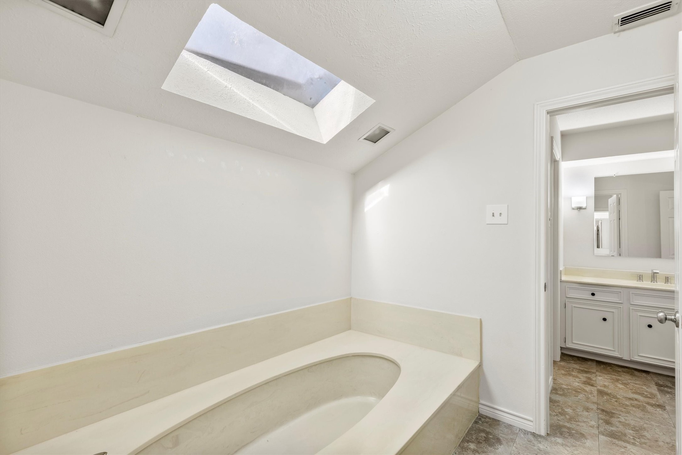 3801 S Versailles Avenue