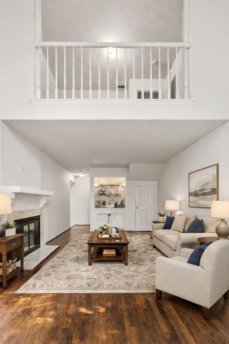 3801 S Versailles Avenue