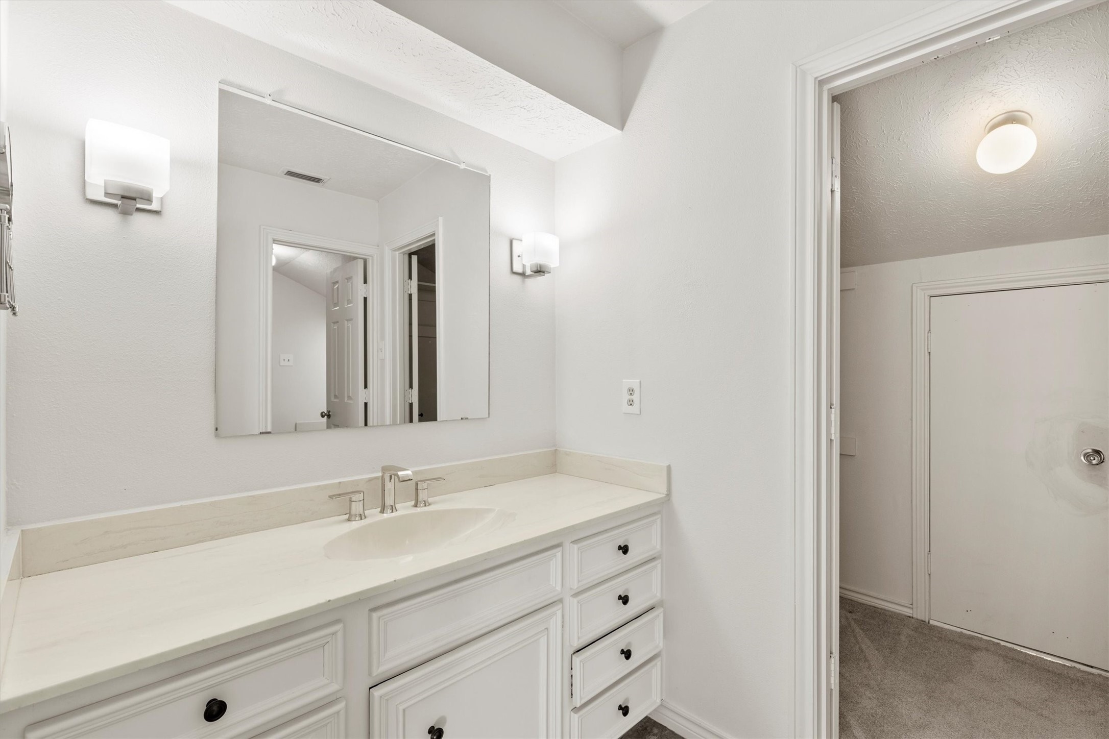 3801 S Versailles Avenue