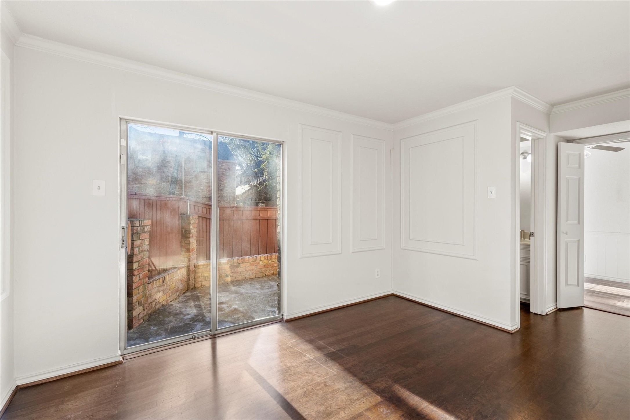 3801 S Versailles Avenue