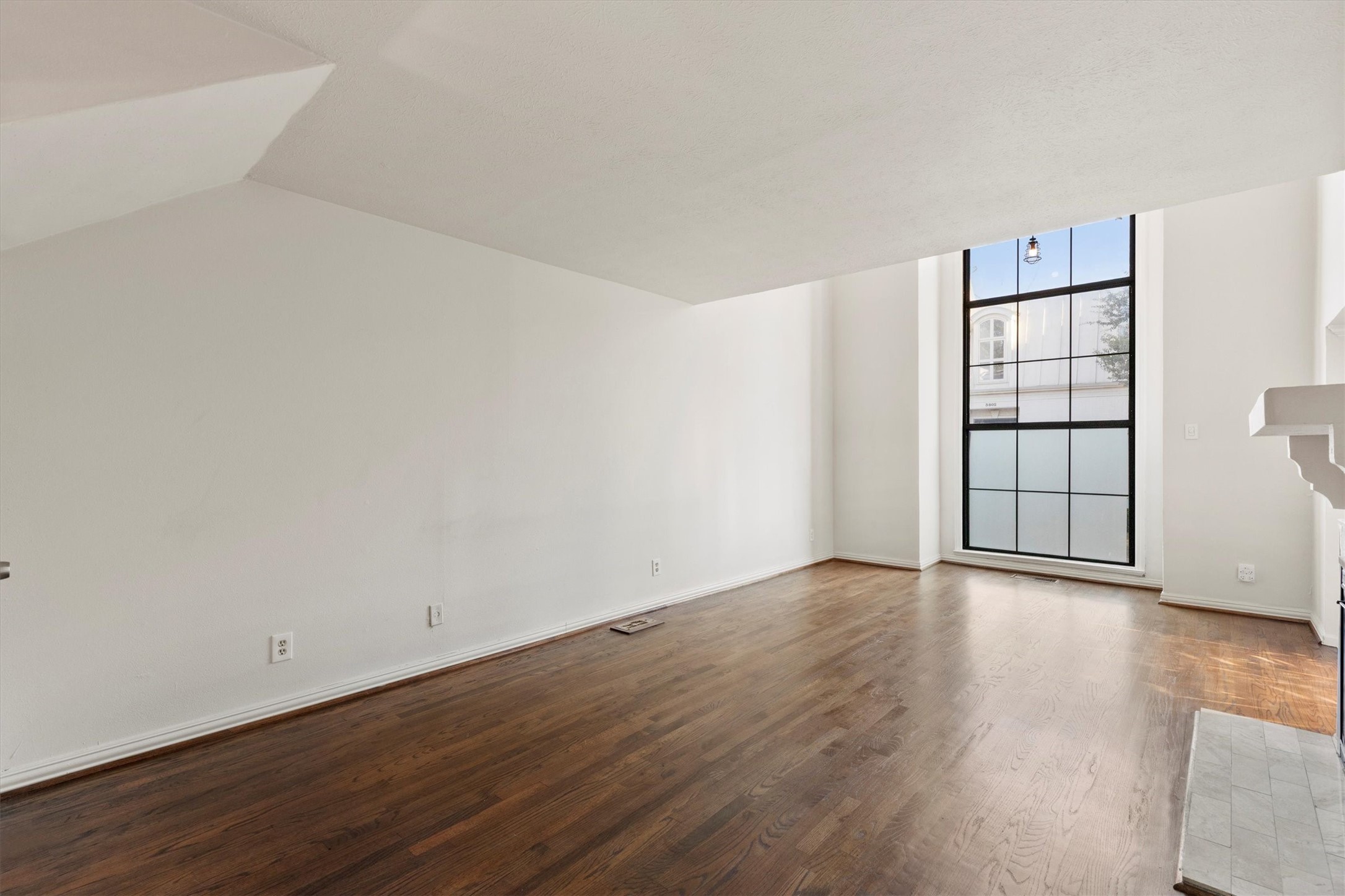 3801 S Versailles Avenue