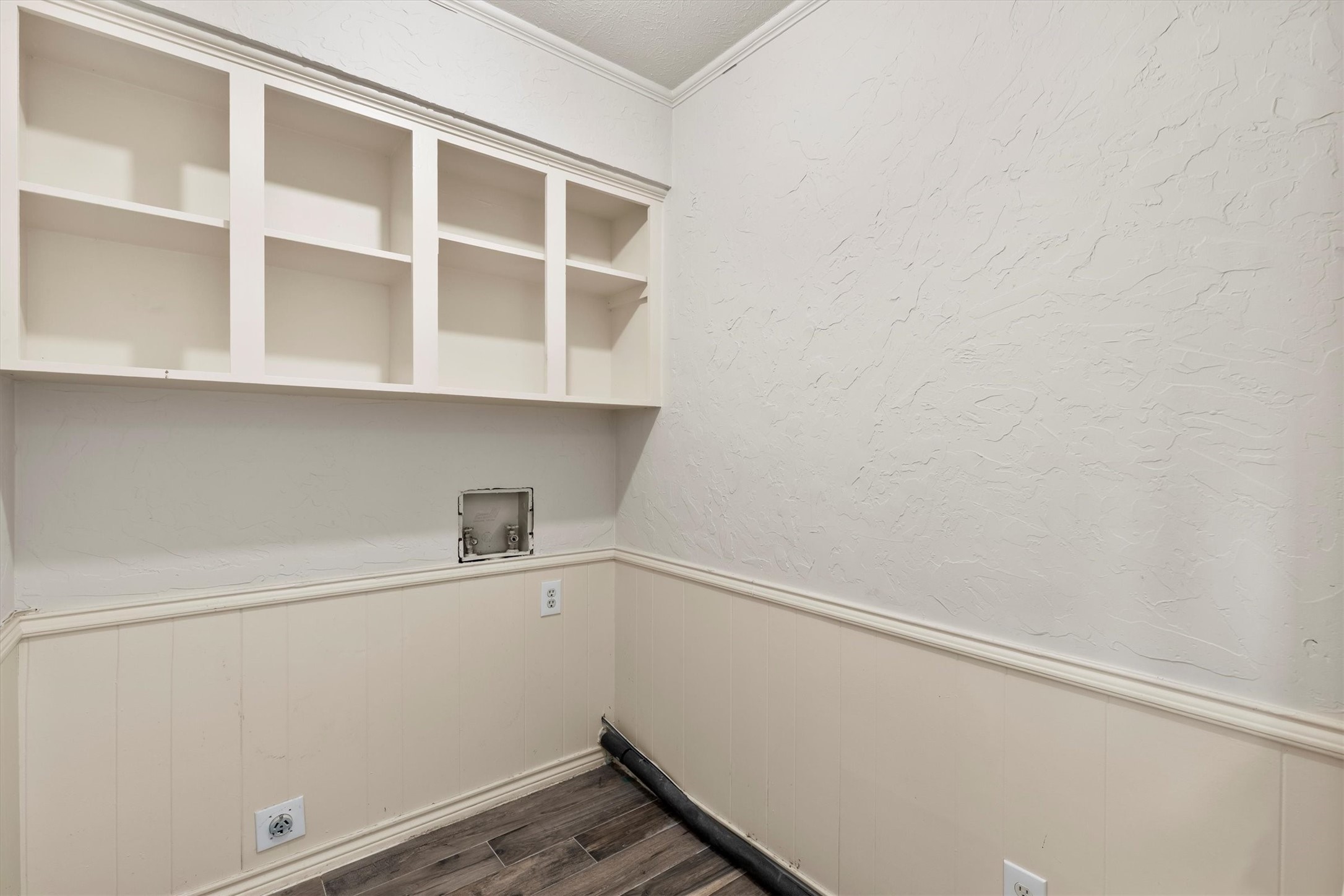 3801 S Versailles Avenue