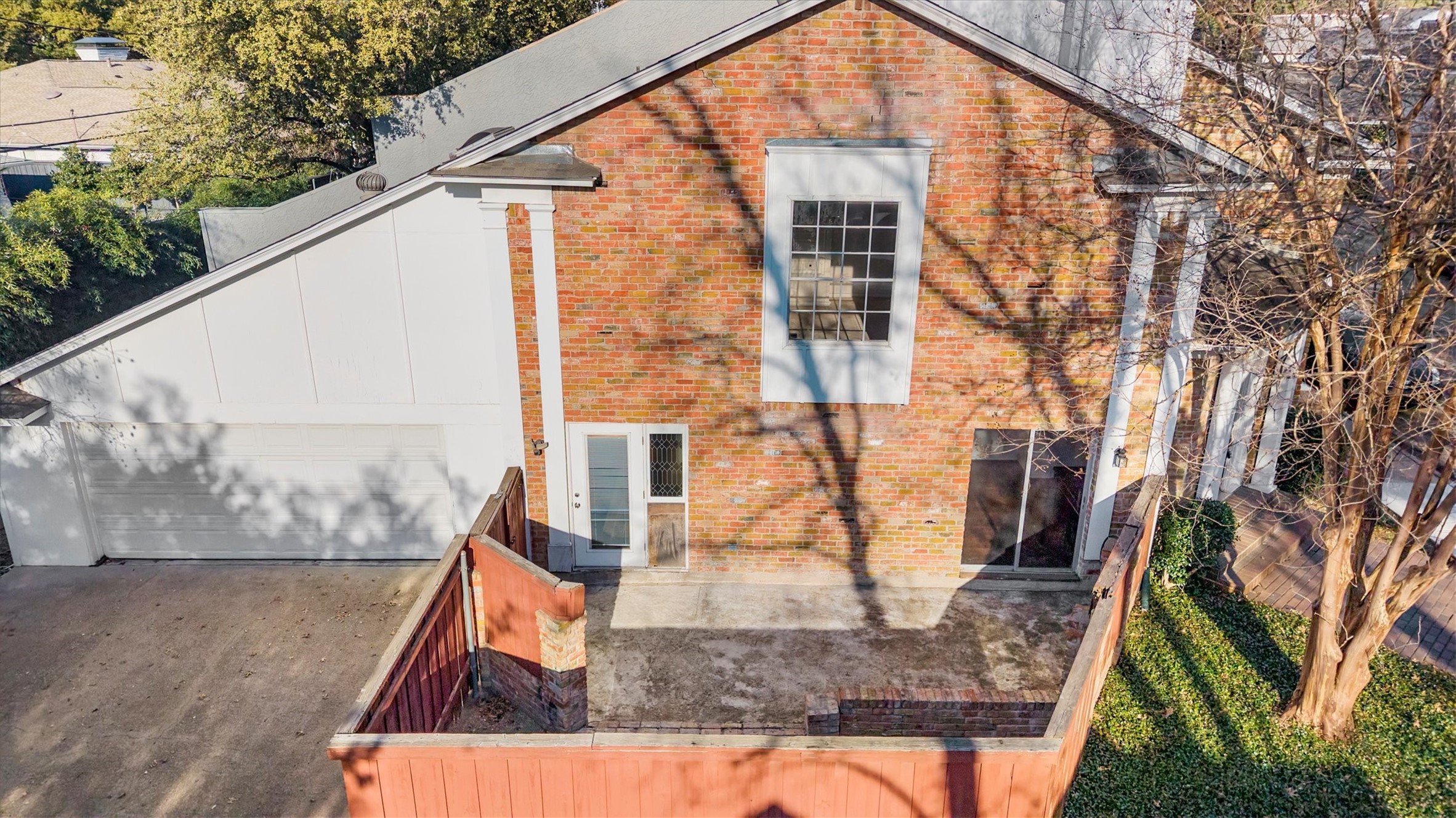 3801 S Versailles Avenue