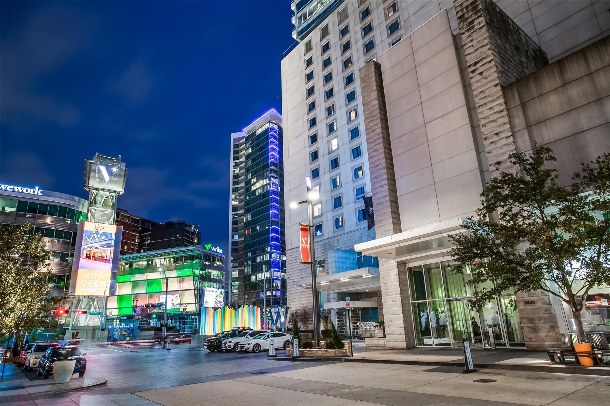 2430 Victory Park Lane 1809